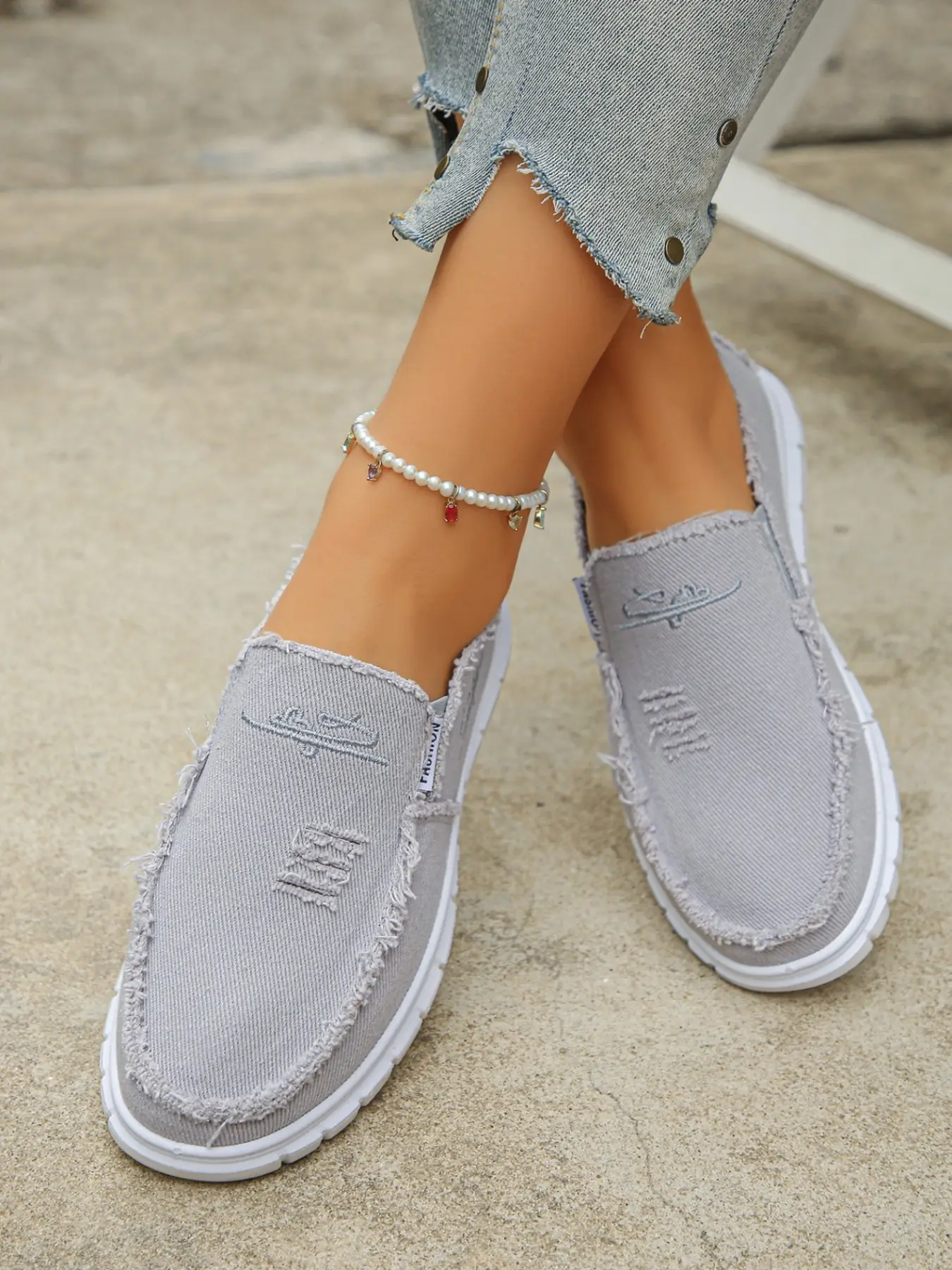 Women's New Daisy Embroidered Slip-On Loafers, Fashionable Comfortable Flat Casual Shoes, Soft Durable Denim Texture, Lightweight Rubber Sole, Casual Indoor Footwear