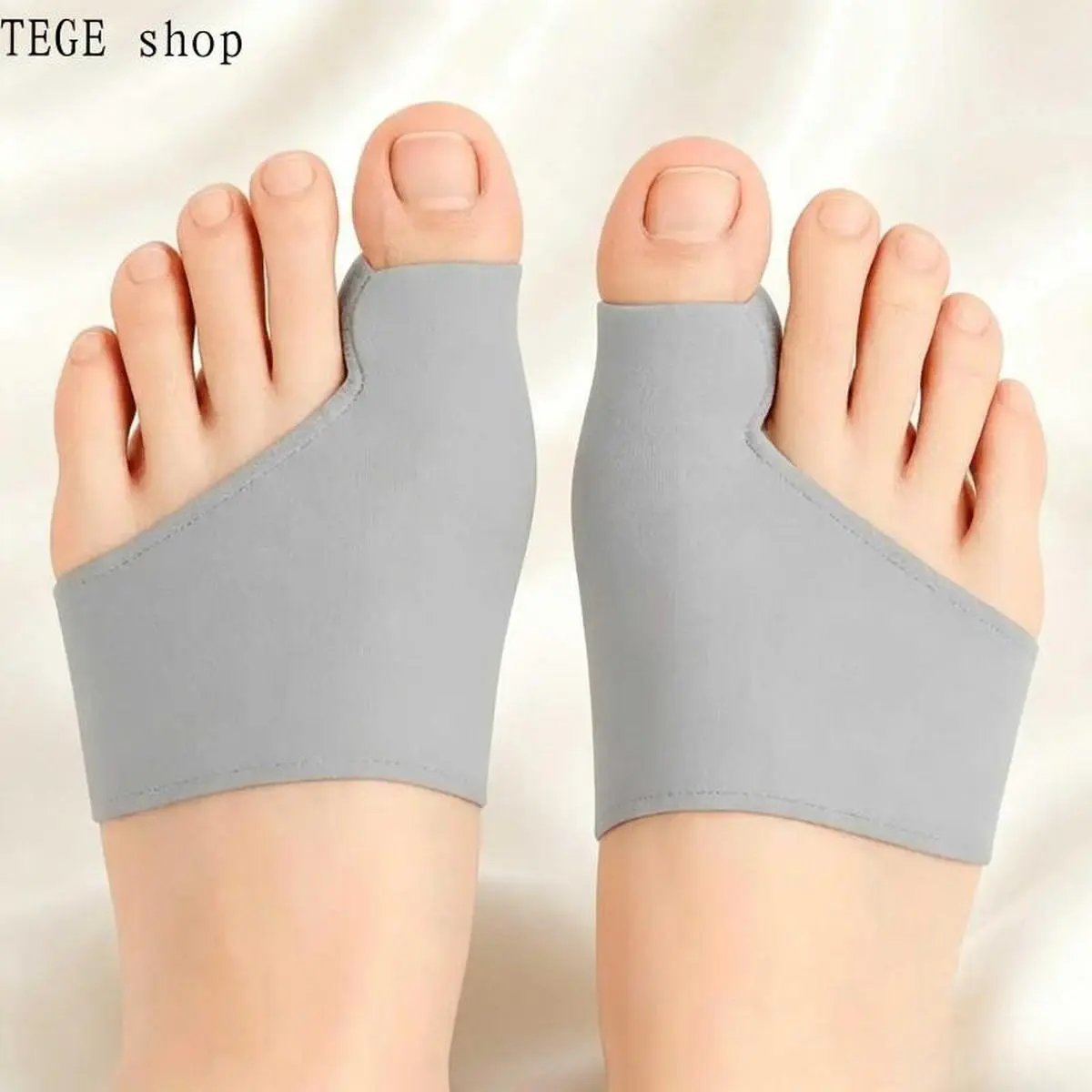 Breathable bunion relief sleeve, padded bunion correction pad, comfortable toe protector and corrector, unisex, can be worn during the day to relieve bunion pain.