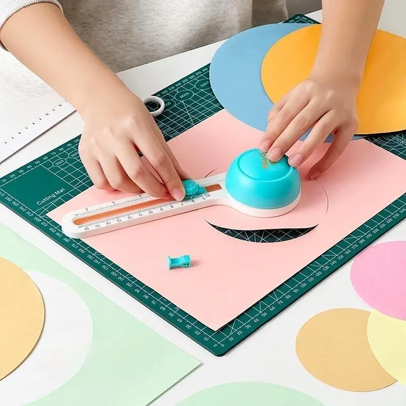 Manual 360 Degree Paper Cutter, DIY Round Paper Trimmer, Circle Cutters, Cut Diameter 10-32cm, Includes 3 Replacement Blades, Ideal for Crafting Projects