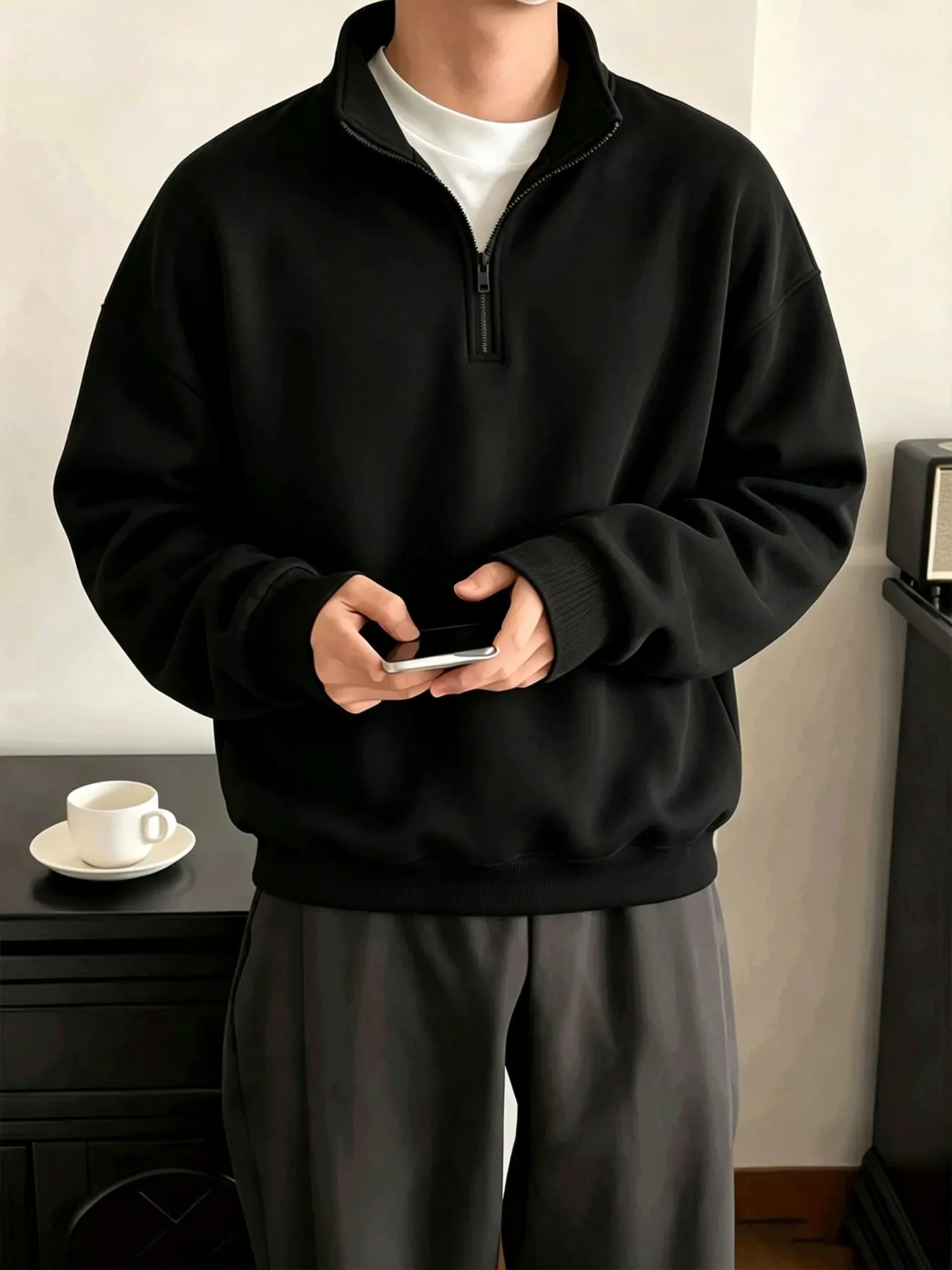 Men's Retro Half-Zip Sweatshirt, Solid Black Loose Stand-Up Collar Pullover, Versatile Layering Top, Suitable for Both Street and Home Settings.