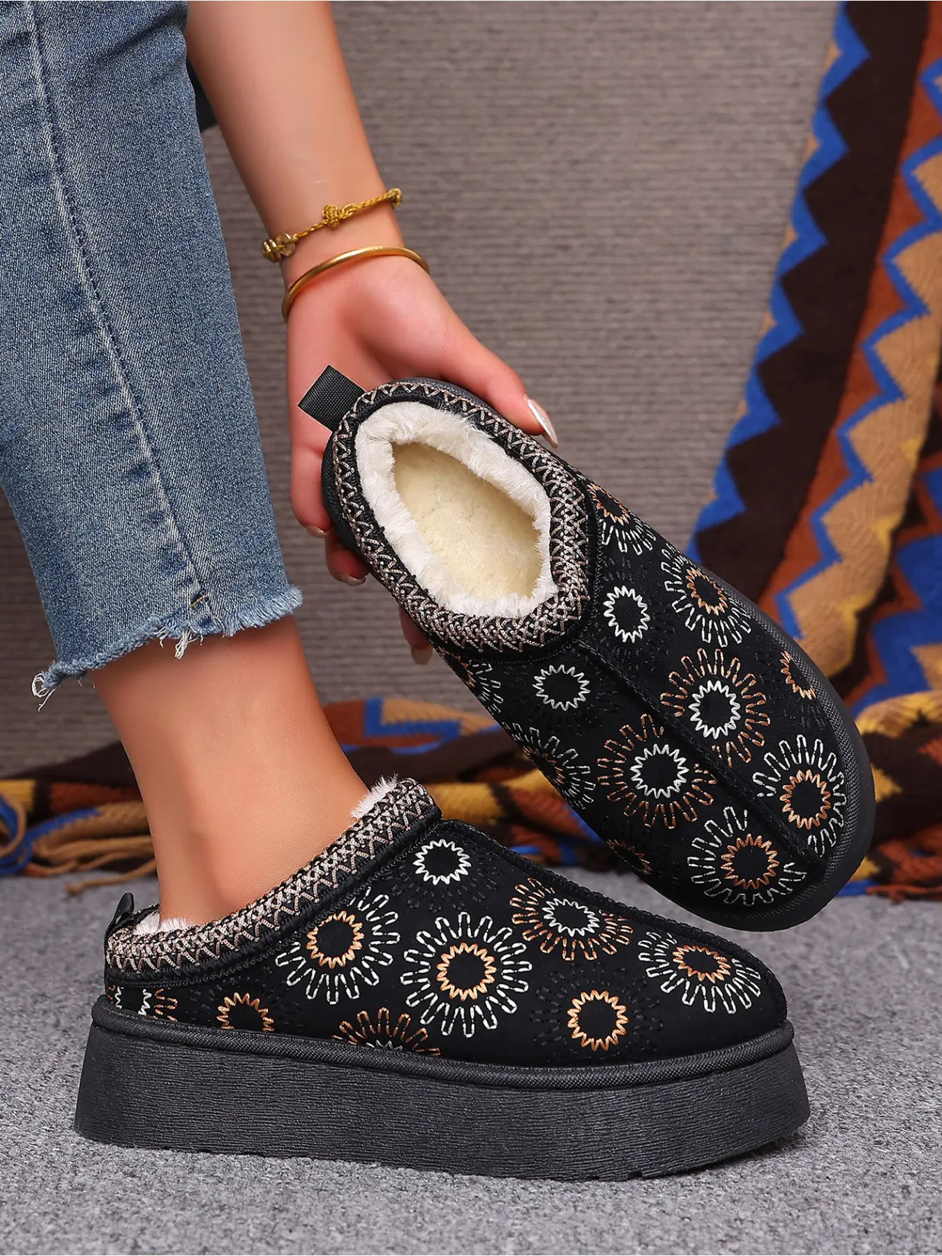 Women's Plus Size Bohemian Floral Embroidery Thick Sole Slip-On Shoes, Warm Fuzzy Lining, Non-Slip, Fashionable Winter Cotton Slippers