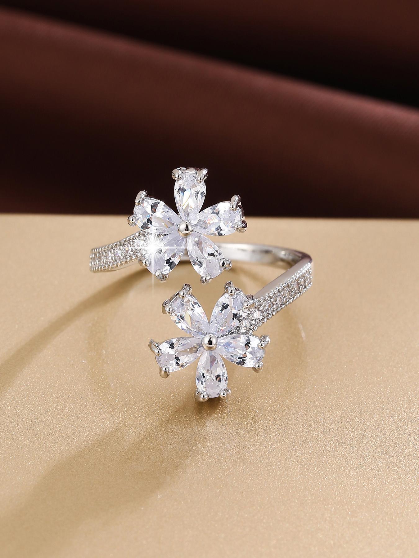 A fresh floral design with an artificial zircon opening for adjustable ladies' rings Cubic Zirconia Rings