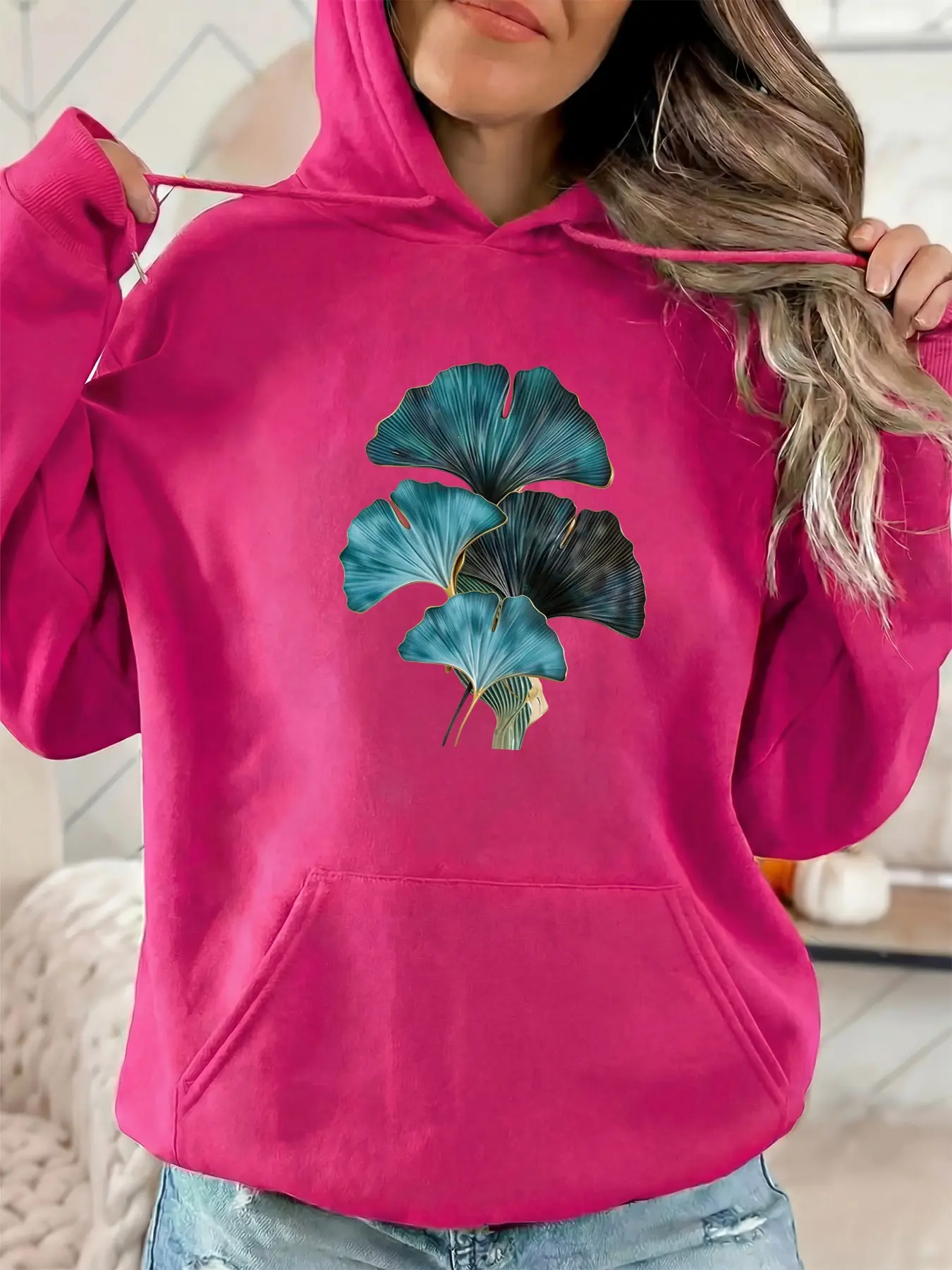 Women's fashionable hooded sweatshirt with leaf pattern print, drawstring kangaroo pocket. Autumn and winter casual sportswear sweatshirt. Suitable for casual parties and sports wear.