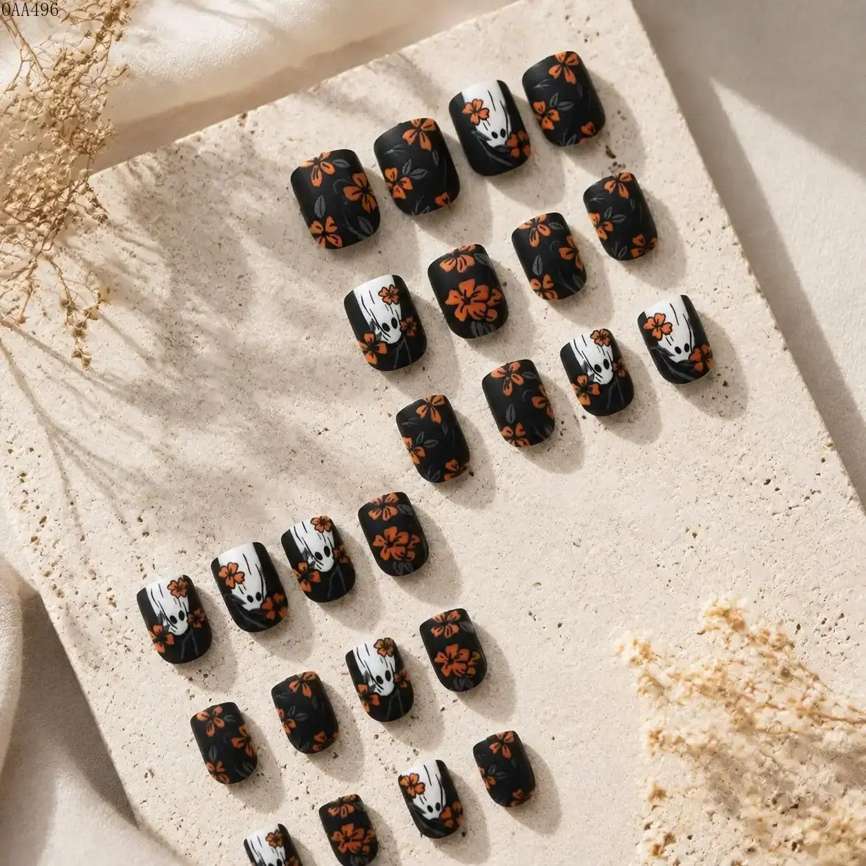 24-Piece Halloween Ghost Press On Nails, Glossy Short Square False Nail Set With Spooky Ghost Art Design, Reusable Full Cover Nails for Halloween Parties, Cosplay and Daily Wear