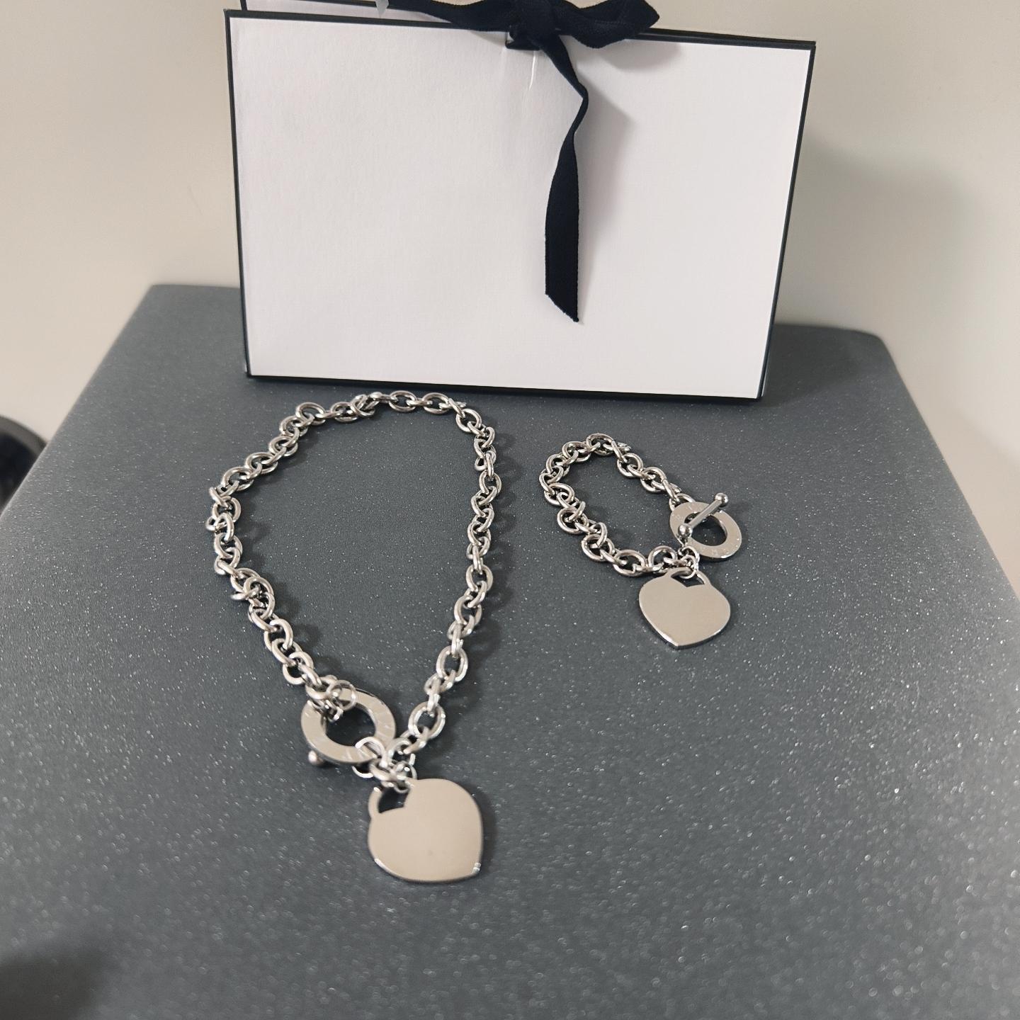 Women's heart-shaped necklace set, suitable for various occasions, the best gift for women