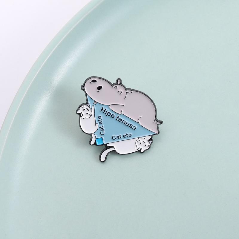 Spanish Animal Triangle Edge Pun Enamel Pins Cartoon Hipo tenusa Cat eto Brooches Bag Lapel Badge Jewelry Students Teachers Gift