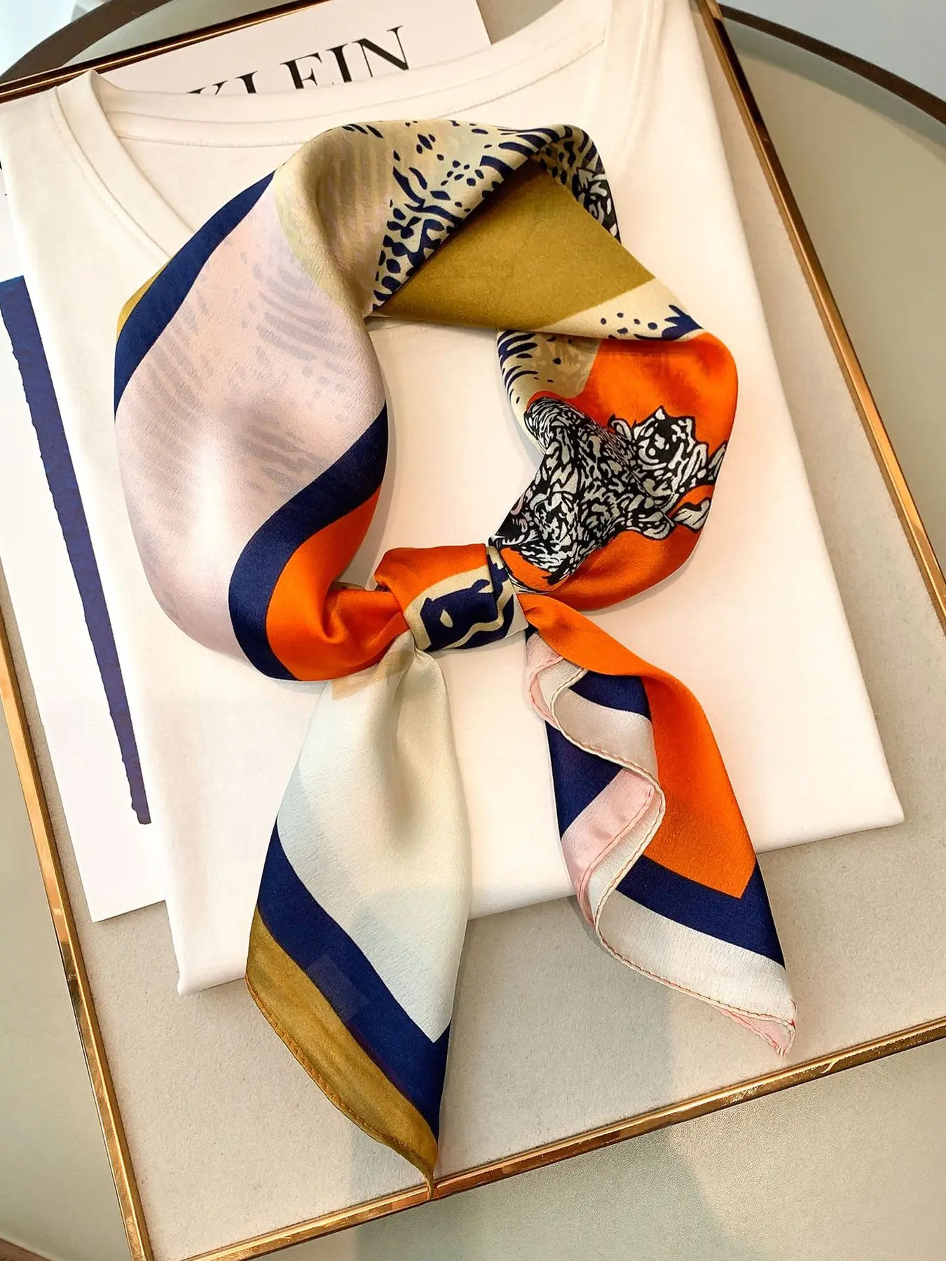 Fashion Horse Pattern Colorblock Scarf, Warm Neck Protector Shawl for Travel Photography, Stylish Winter Accessory for Women