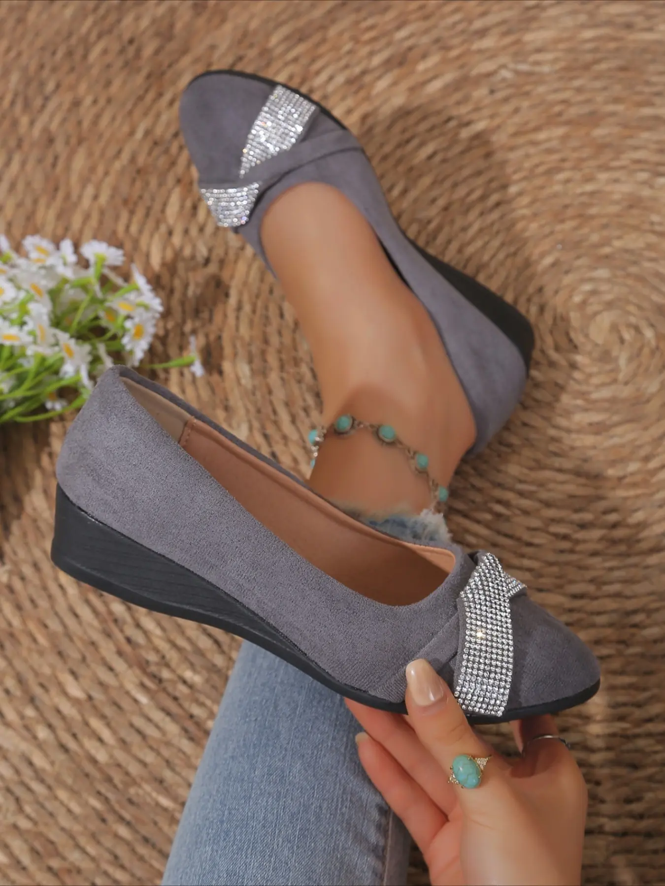 1 Pair Women's Suede Rhinestone Bow Flat Shoes, Low‑Cut Soft‑Sole Slip‑On Flats, Elegant Commute‑Style Versatile Women's Shoes for Shopping & Daily Wear