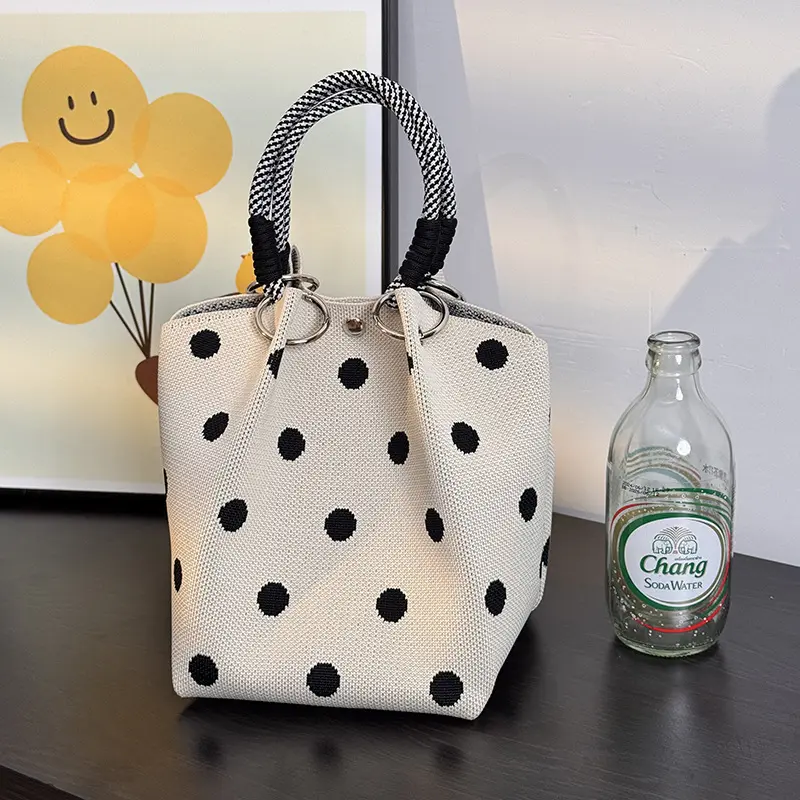 New versatile cute knitted handbag three-dimensional magnetic buckle handbag handbag handbag woven bag women