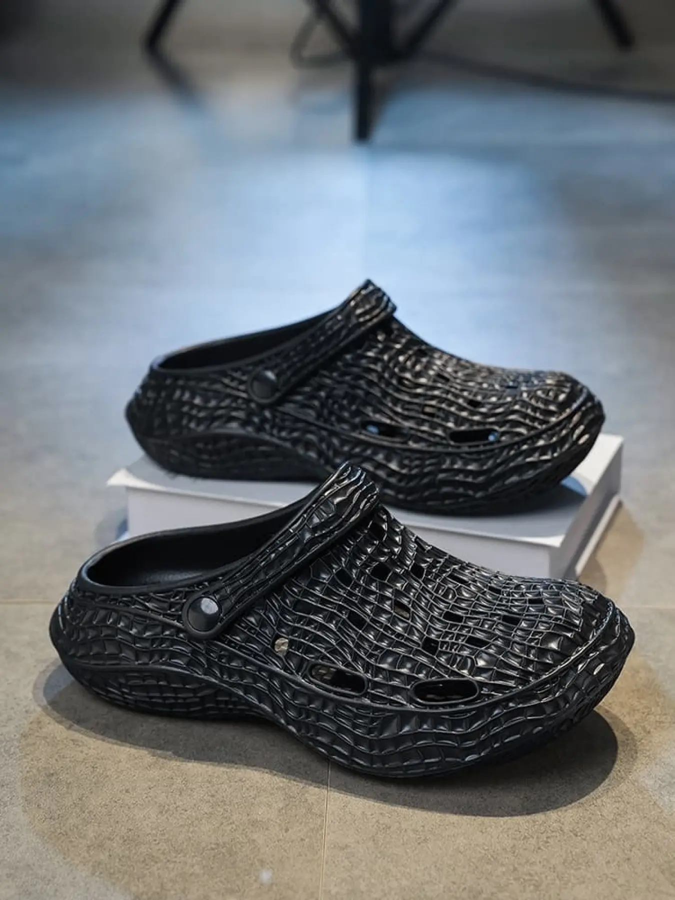 1 Pair Unisex Croc Grain EVA Closed Toe Slides, Futuristic Street Techwear Style, Rotatable Heel Strap Dual Wear Design, Full Sole Soft Elastic Ergonomic Anti-slip Thick Outsole, Casual Sandals For Camping Skate Home Bathroom Street Daily Wear