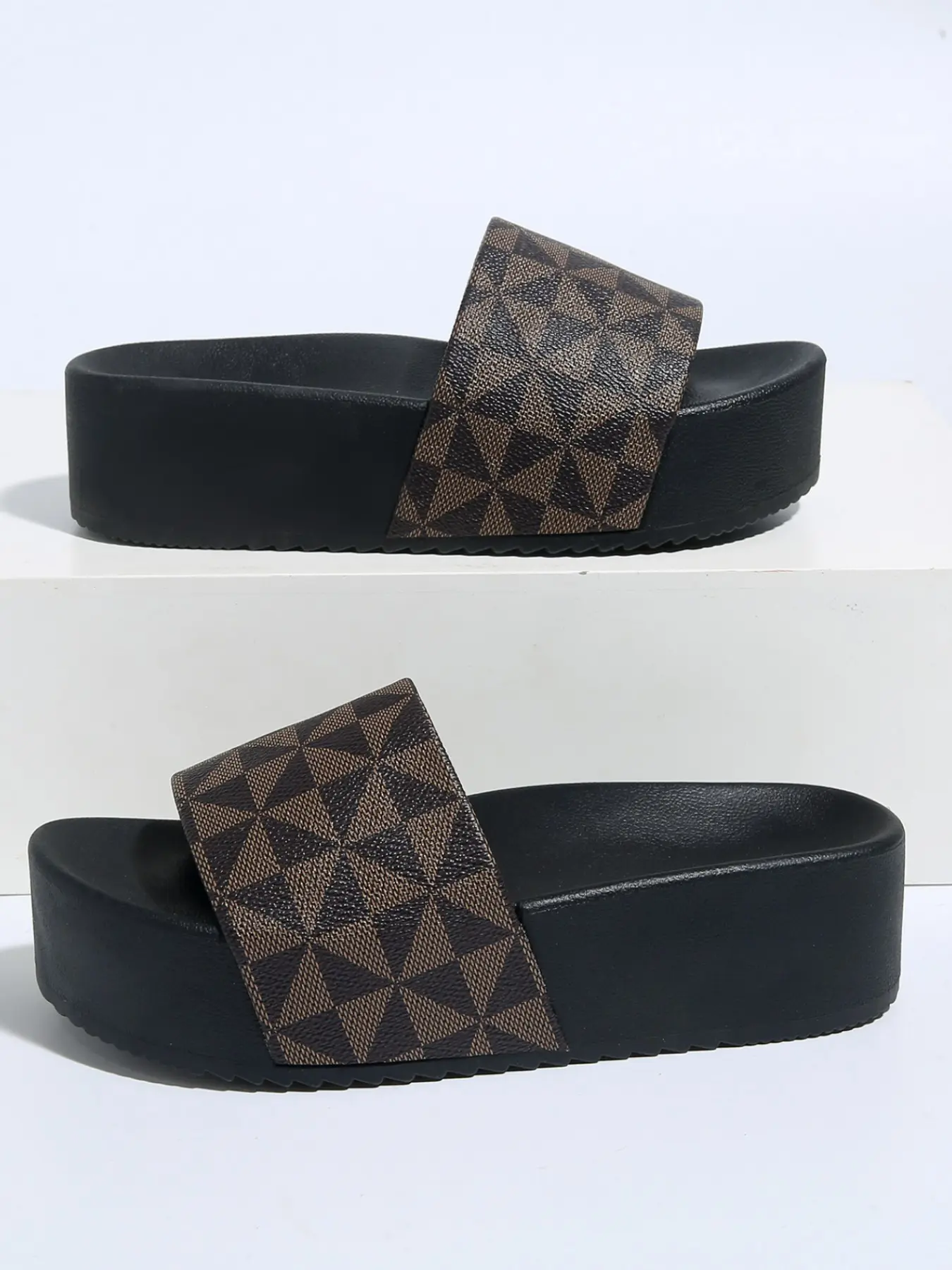 2026 Summer New Women's Thick Sole Wedge Beach Sandals, Fashion Wide Toe Geometric Pattern, Lightweight Waterproof Eva Soft Bottom, Anti-Slip Height Boost