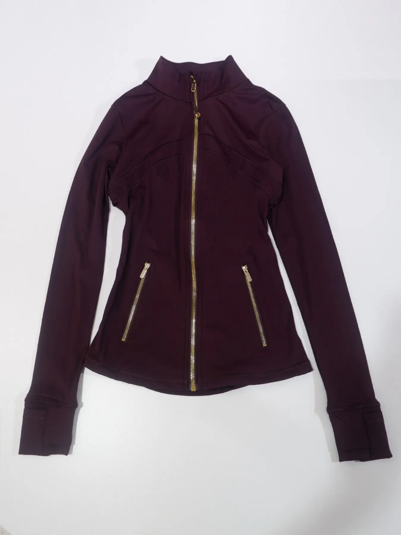 golden zippered sports jacket, Women Workout Clothes, suitable for regular activities such as yoga and running, suitable for all seasons, made of quick-drying and breathable fabric, with elastic and slim-fitting design