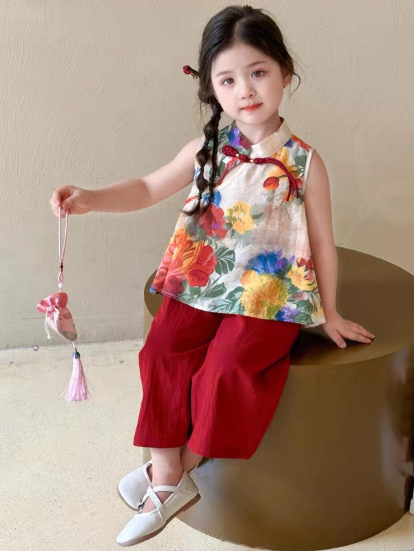 (New)A Two-Piece Outfit for Girls Featuring a New Chinese Style with a Hanfu And Qipao Set, Perfect for Summer. This Includes a Floral Vest Top with Traditional Buttons And Solid Color Casual Pants, for Outdoor