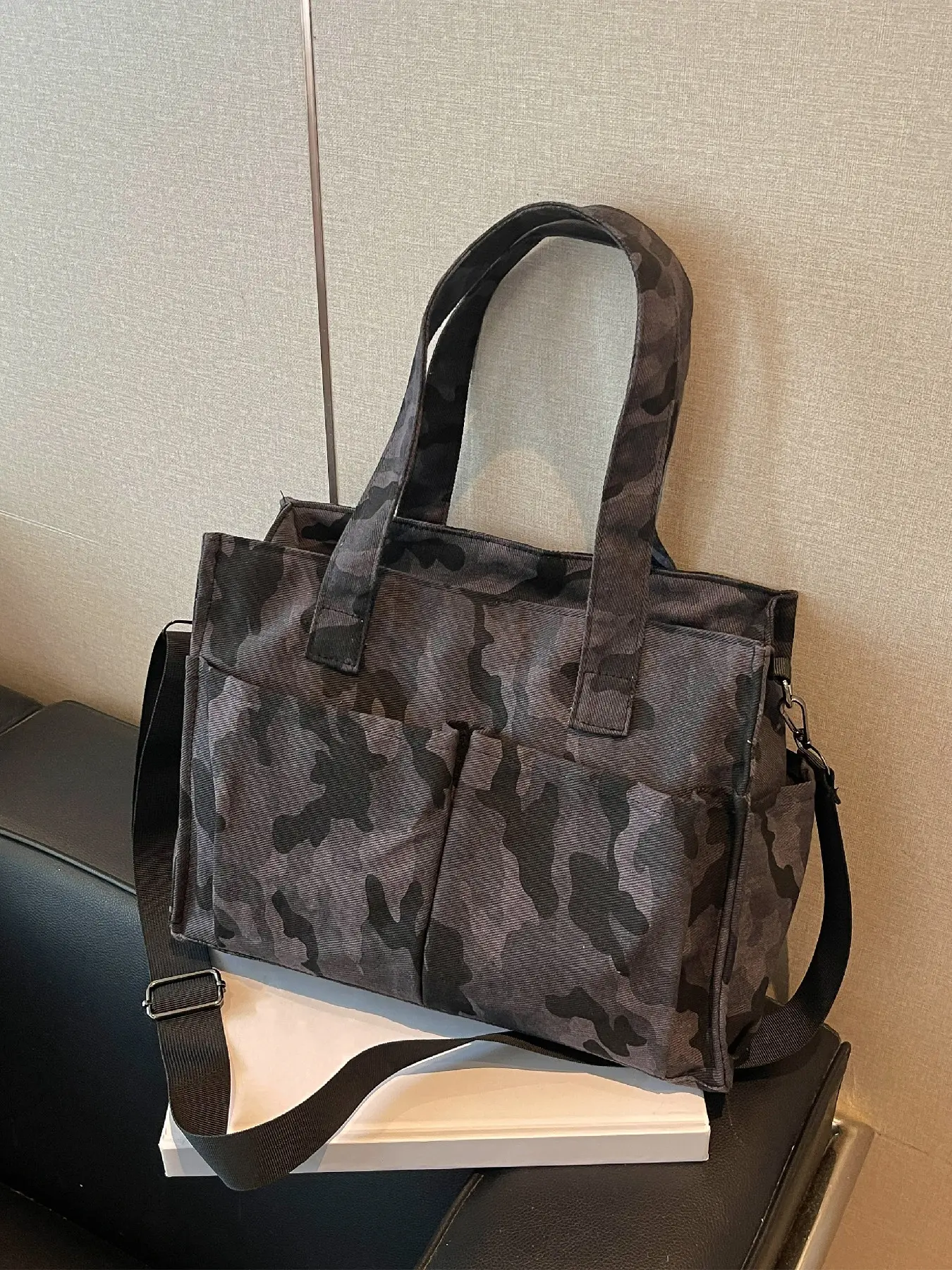 Casual and fashionable large capacity multi pocket design camouflage tote bag that can be carried by hand, slung over one shoulder, suitable for daily commuting to work