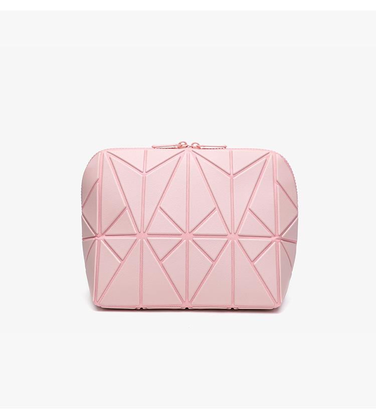 Diamond-shaped bag is super practical, large-capacity, and aesthetically pleasing. It is a storage bag for travel and commuting with a striped three-dimensional design, also suitable as a makeup bag