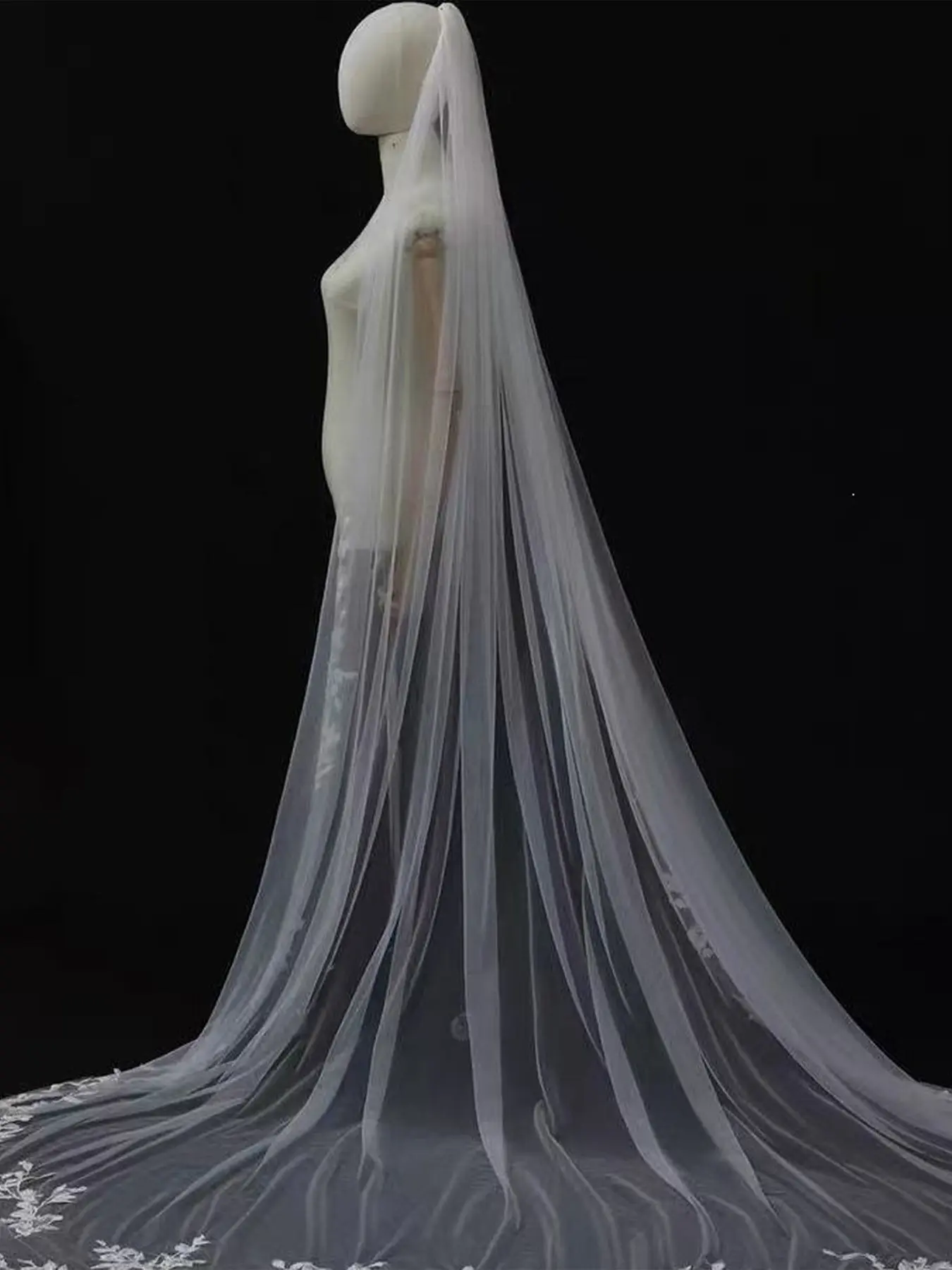 Elegant Lace Bridal Veil, Cathedral Wedding Ceremony Headpiece, European and American Style, Perfect for Brides, Beautiful Design