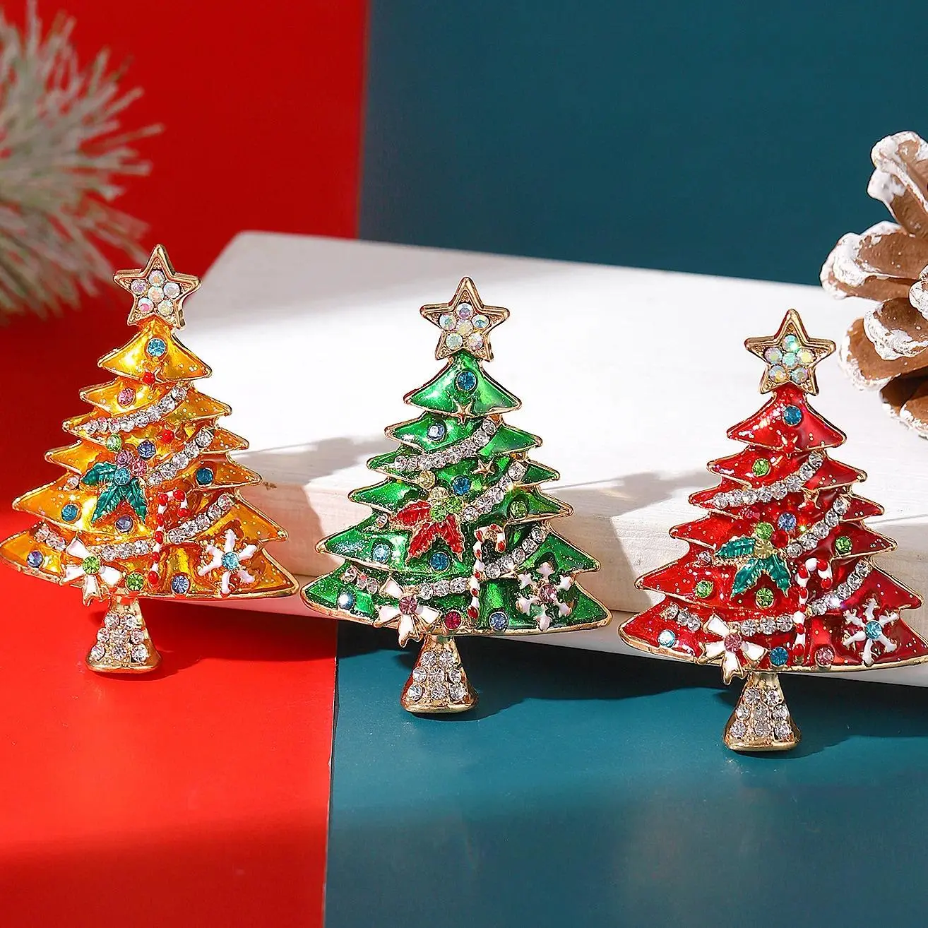 Women's Christmas Tree Brooch Pin Sparkly Rhinestone Enamel 3-Color Options for Christmas Party
