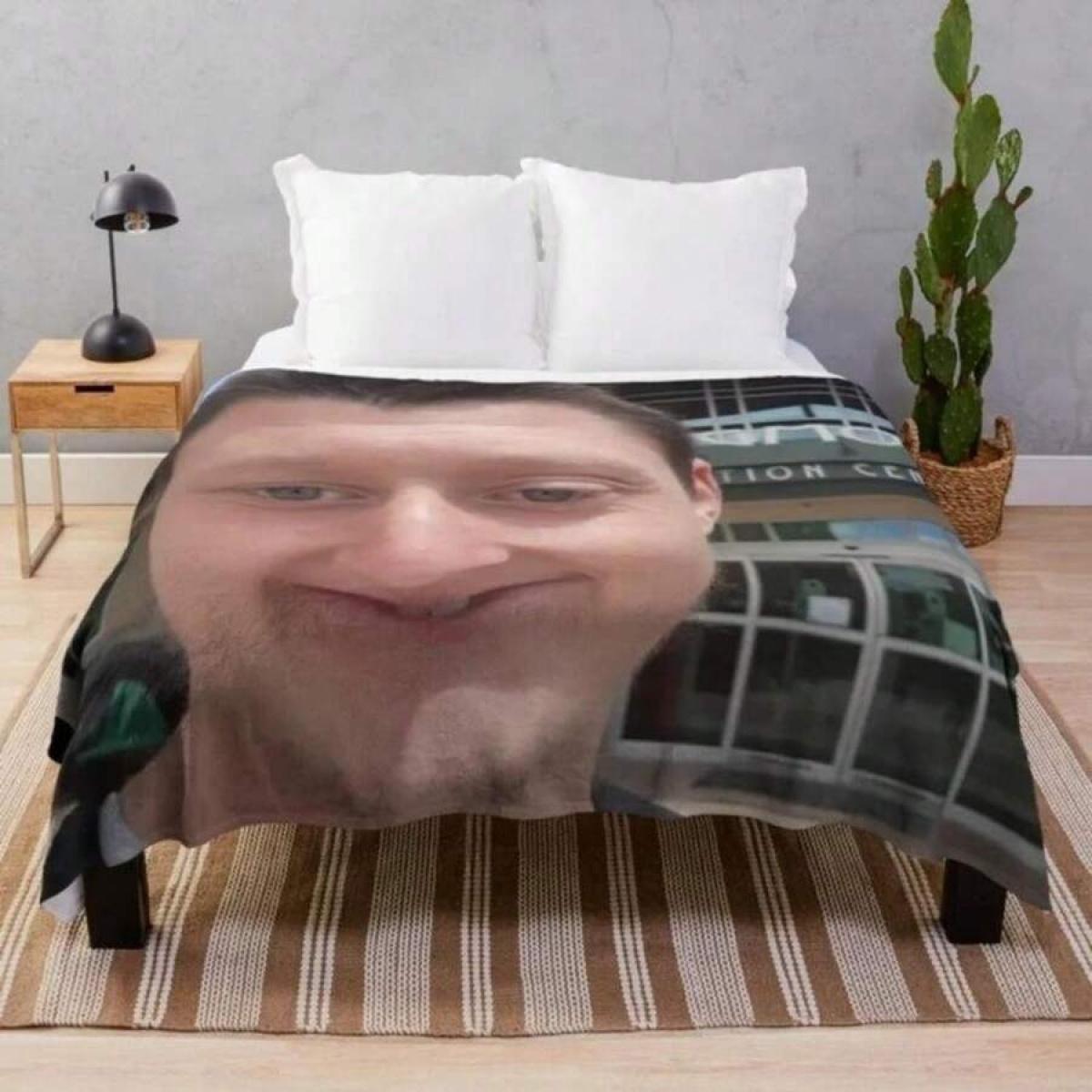 Daniel Larson Selfie Furry Blanket: Soft Warm, Perfect Gift For Family & Friends Heavyweight Quality Holiday Gift Idea Ultra Soft  Flannel Blanket - Couch Throw For Winter Warmth Luxury Plush Flannel Throw - Queen Size Bed Decoration