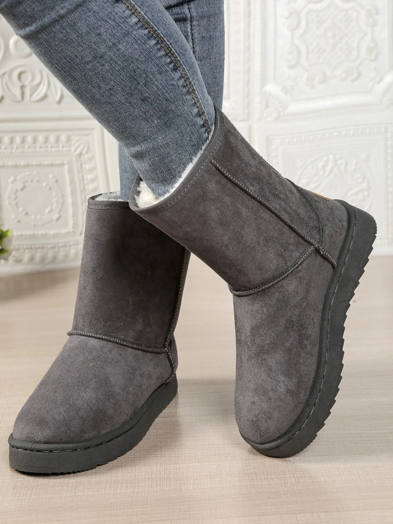 2026 Trendy Faux Fur Mid-Calf Women's Boots, Thick Sole Heightening, Lined Warm Outdoor Shoes, Casual Winter Footwear, Furry Boots