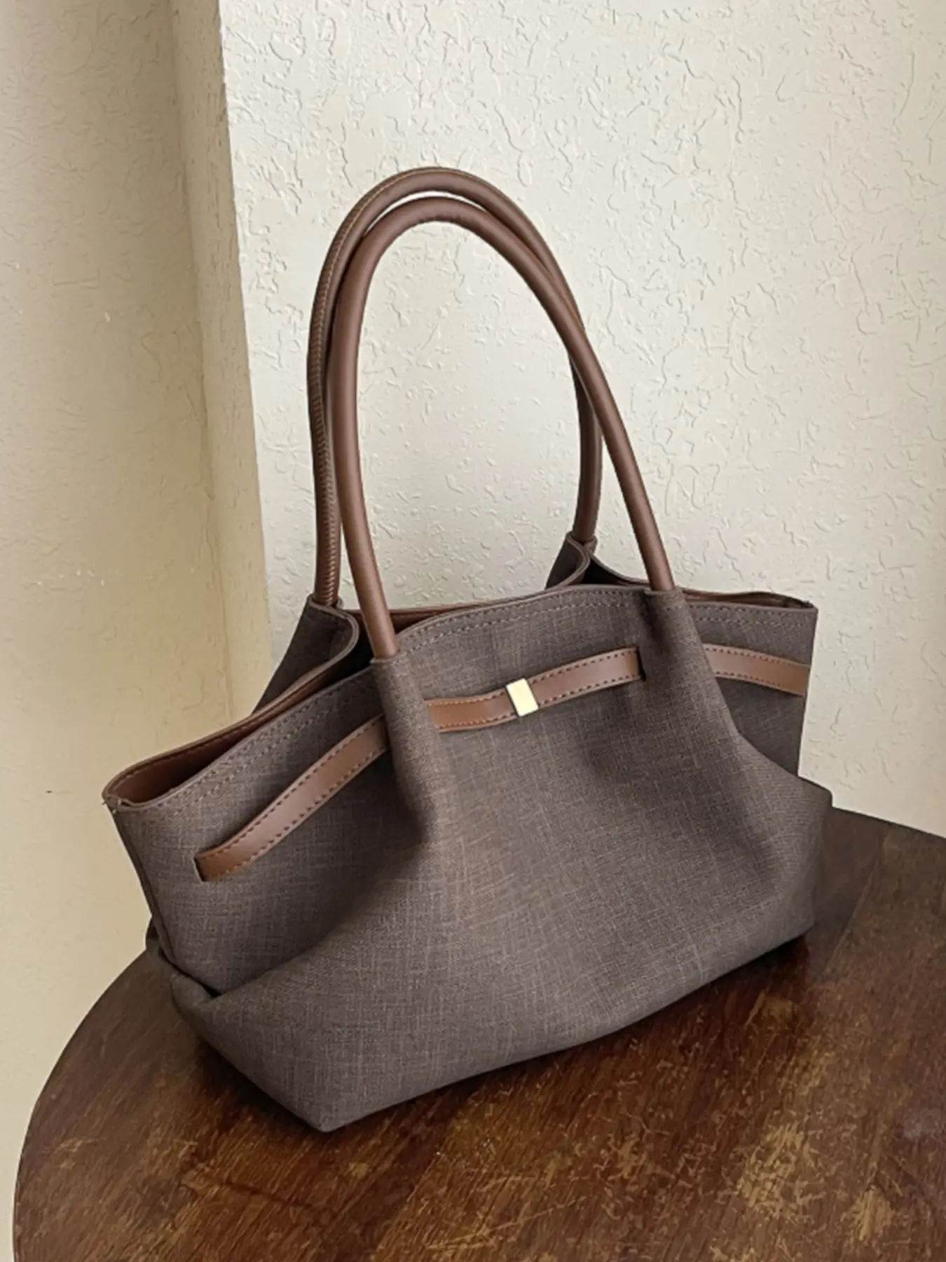 New retro fashionable niche large-capacity textured tote bag, gentle and elegant minimalist daily commuting lightweight shoulder bag, Casual Everyday Bag