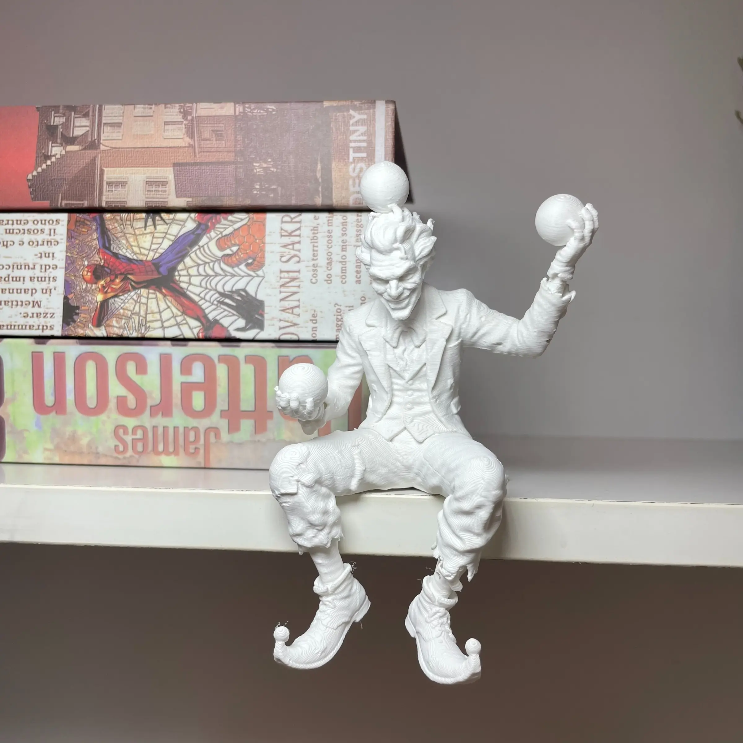 White Resin Juggling Joker Statue – Vintage Clown Shelf Sitter Figurine, Dark Gothic Aesthetic Bookshelf Decor, Sitting Cabinet Edge Ornament, Collectible Desk and Tabletop Display Decoration