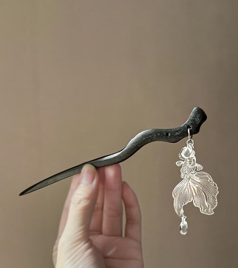 Silver Needle New Chinese Style Resin Koi Earrings, Small and Unique, Minimalist Design, National Style, High-End Earrings for Women Wholesale