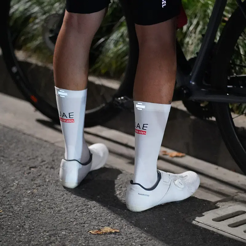 Night riding breathable reflective cycling socks, bicycle mid-tube spring and summer thin sports socks