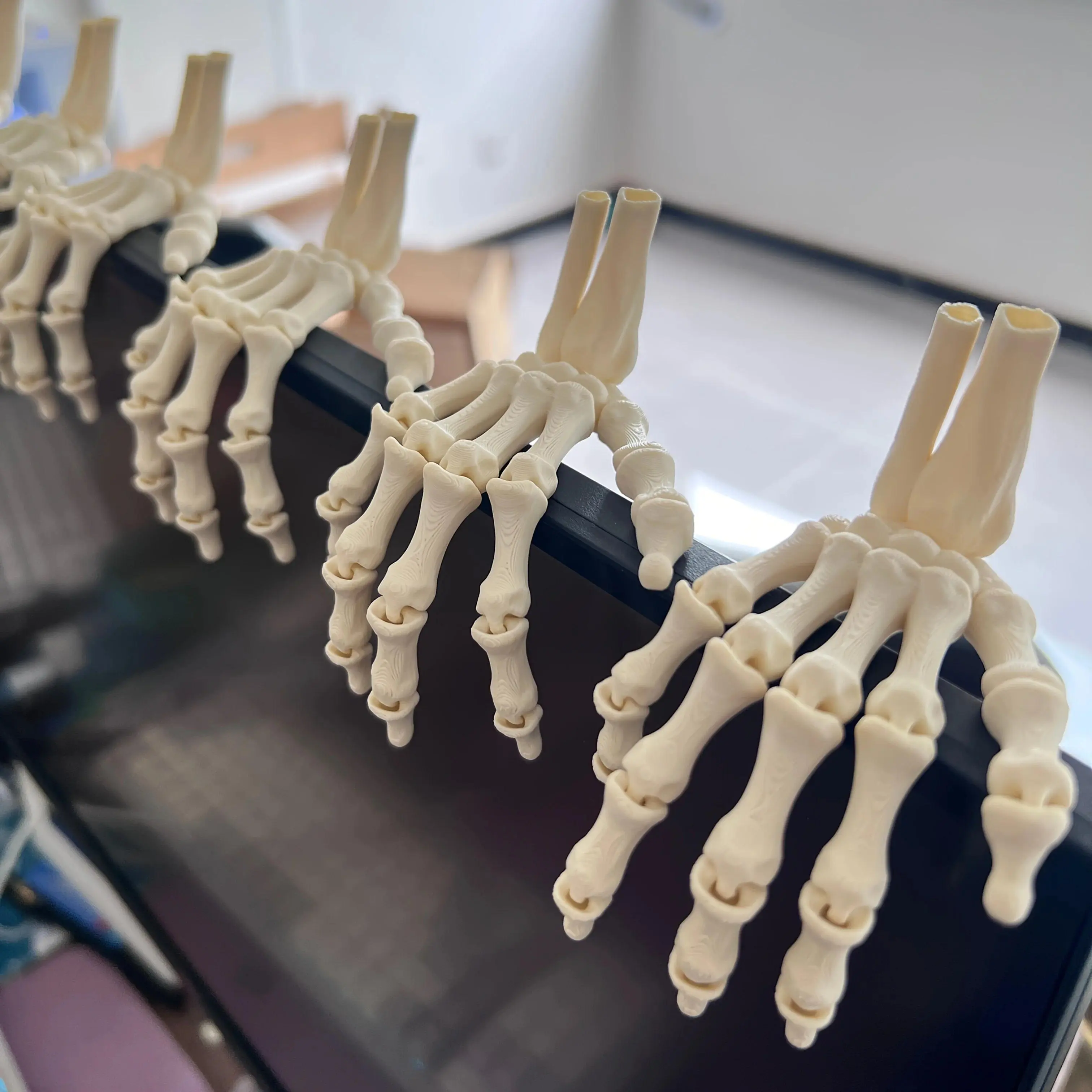 2pcs Bone-Shape 3D Printed PLA Plastic Hand Bone Figurines, 9.3cm Long Spooky Halloween Home Decor Statues