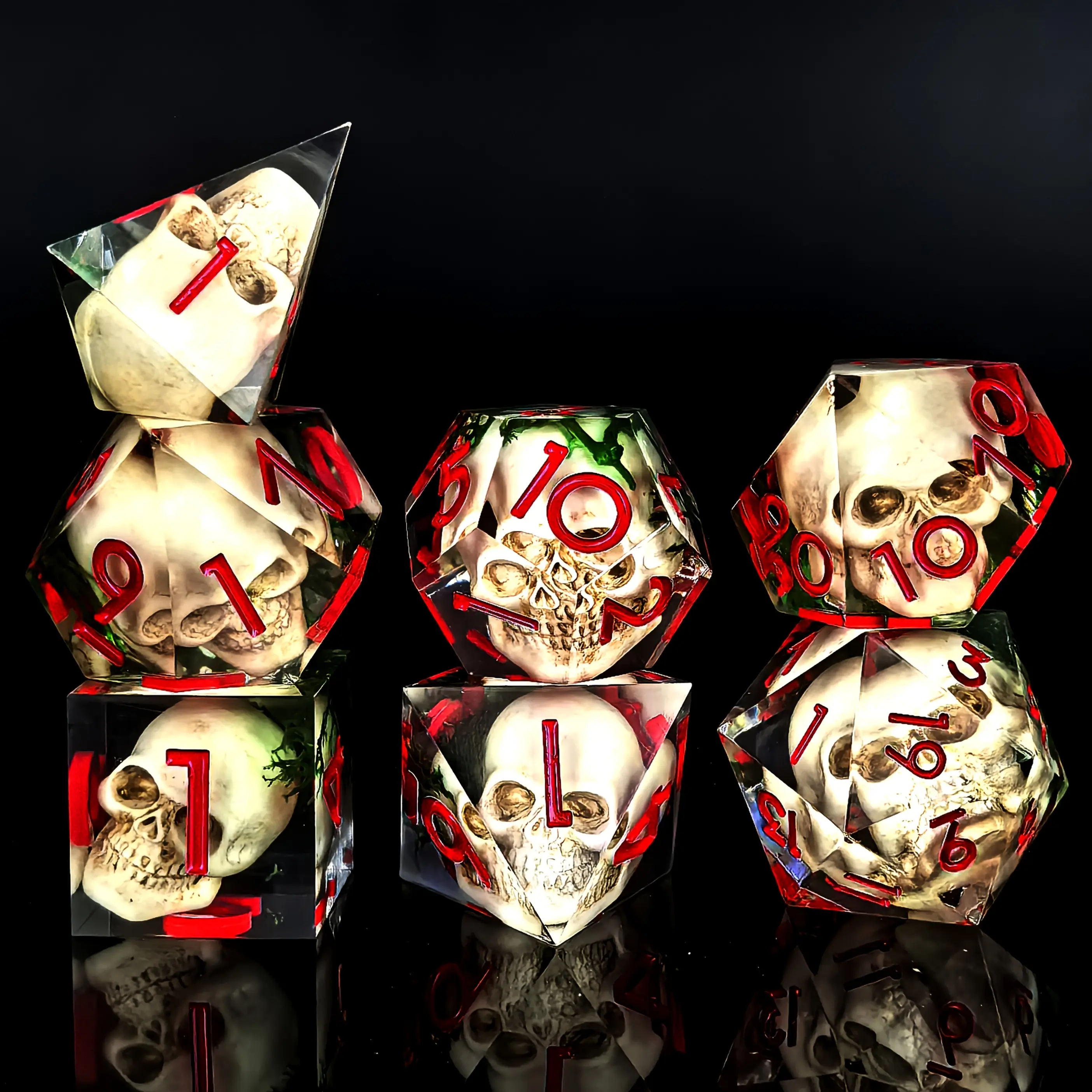 7-Piece Sharp-Edged Resin D&D Dice Set with Skull Design – Suitable for Dungeons & Dragons, Call of Cthulhu, Tabletop Board Games, and as Gifts for Halloween, Christmas, or Easter.