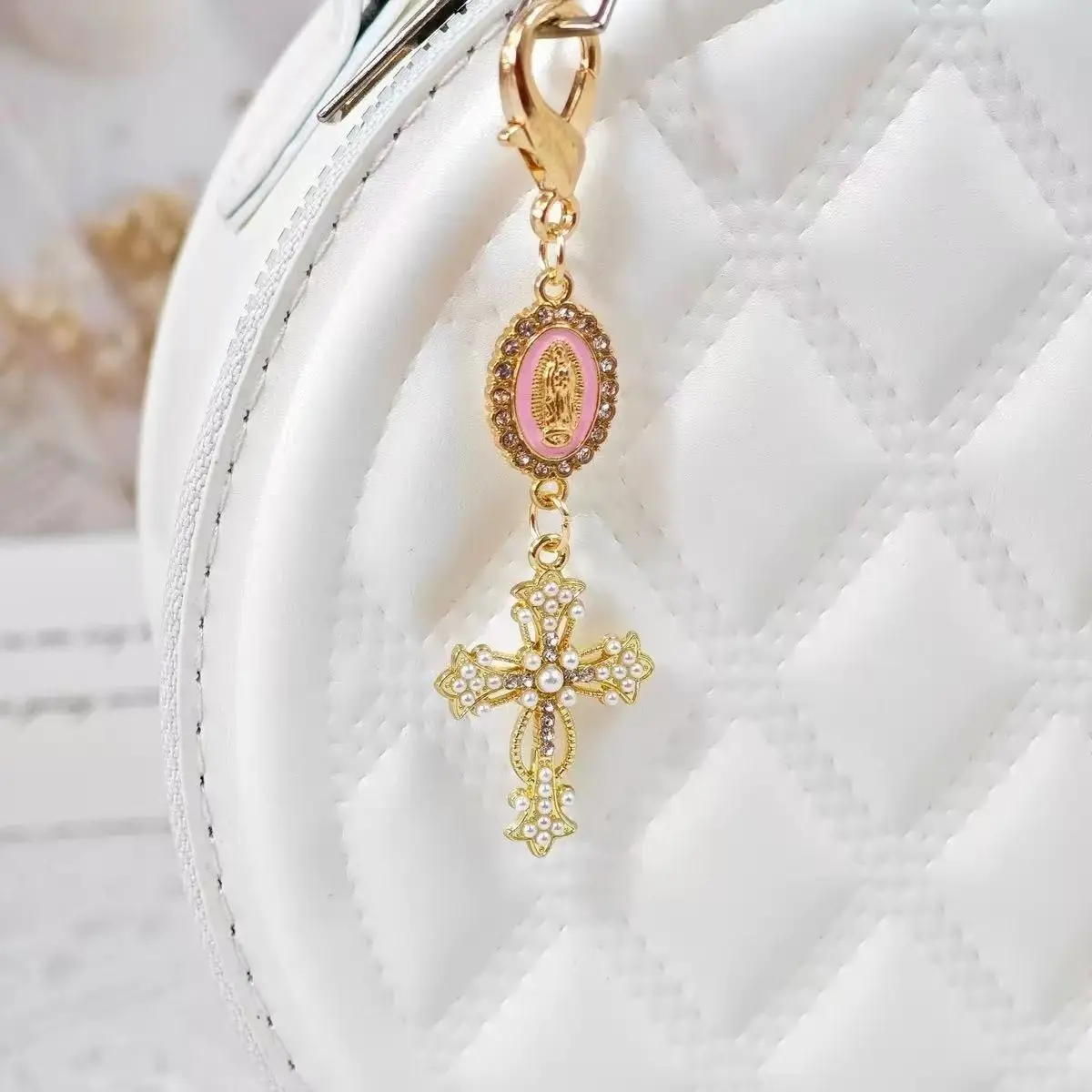 1 piece creative alloy diamond-set cross jewelry box accessory, bag hanger, with diamond decoration, a small religious keychain, church gift, store giveaway, niche accessory