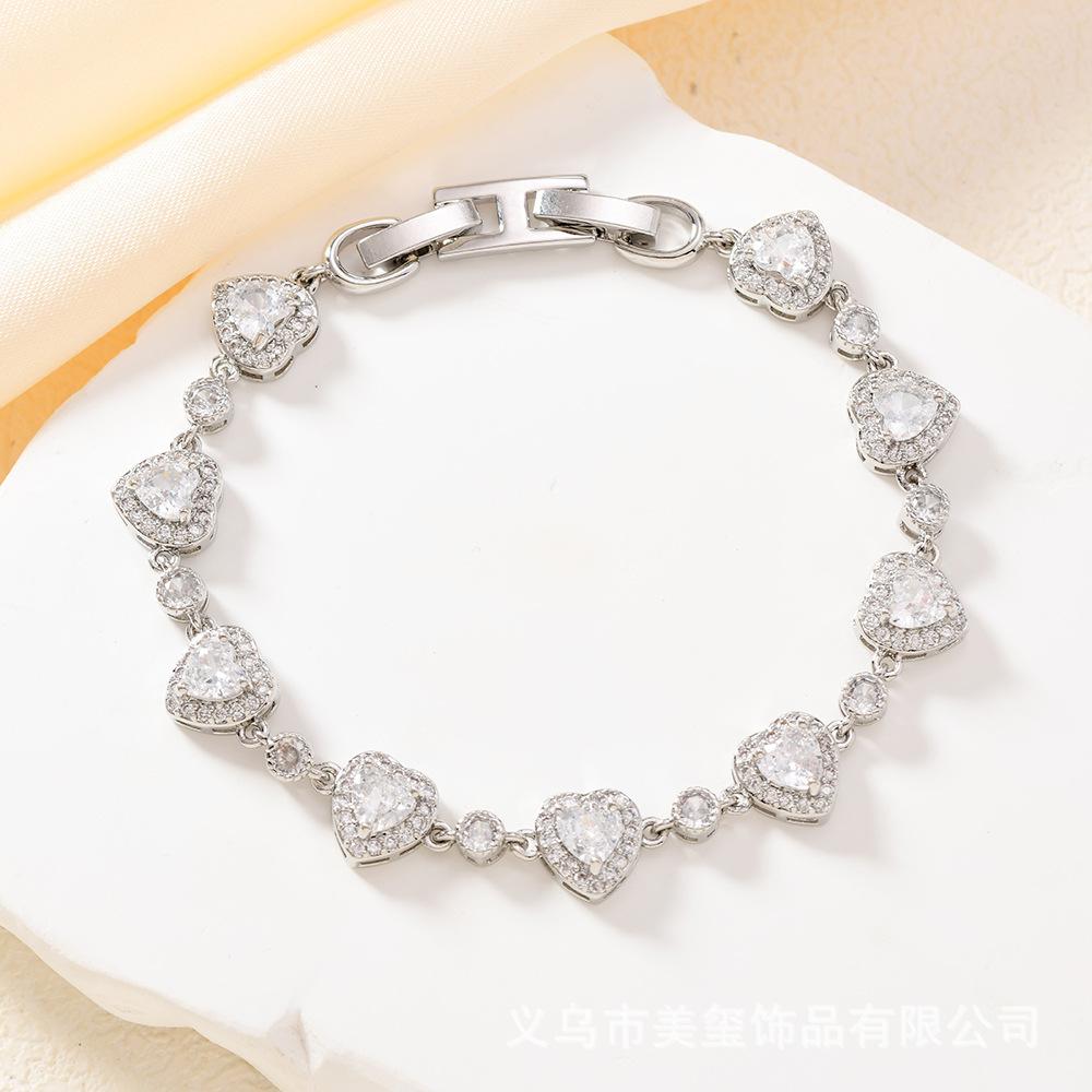 Heart Sculpture Zirconia Bracelet Tactile Sparkle Love Chain Contemporary Love Jewelry