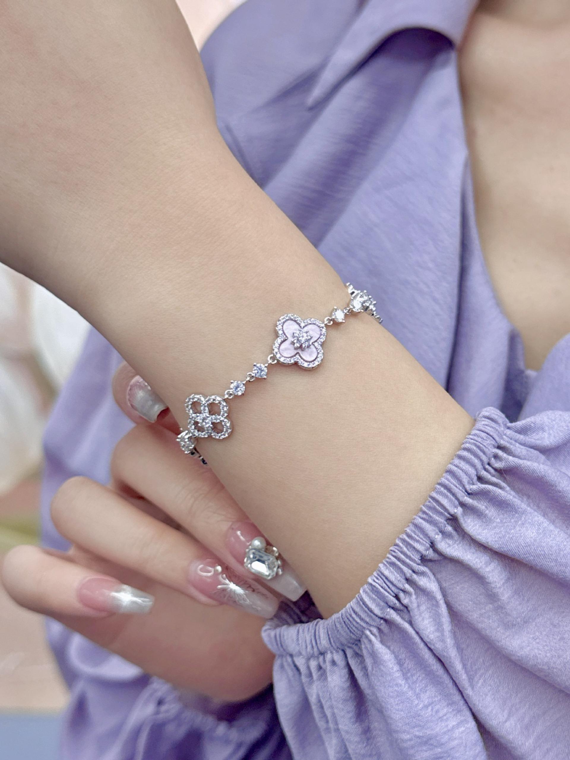 Adjustable Alloy Four-Leaf Clover Bracelet, Skin-Friendly Design, Waterproof Silver Color Bracelet