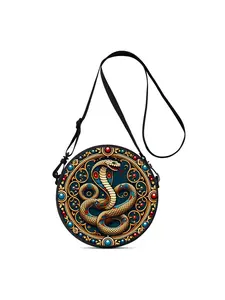 2D printed crossbody bag with snake pattern, lightweight and perfect as a gift for female friends. It can be worn as a crossbody, single-shoulder, backpack or handbag, ideal for commuting, outdoor activities, travelling, leisure and campus use