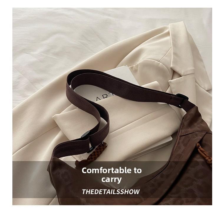 Fashion Leopard Print Crossbody Bag New Chain Fashionable and Versatile Shoulder Bag for Women Casual and Simple Commuting Bag