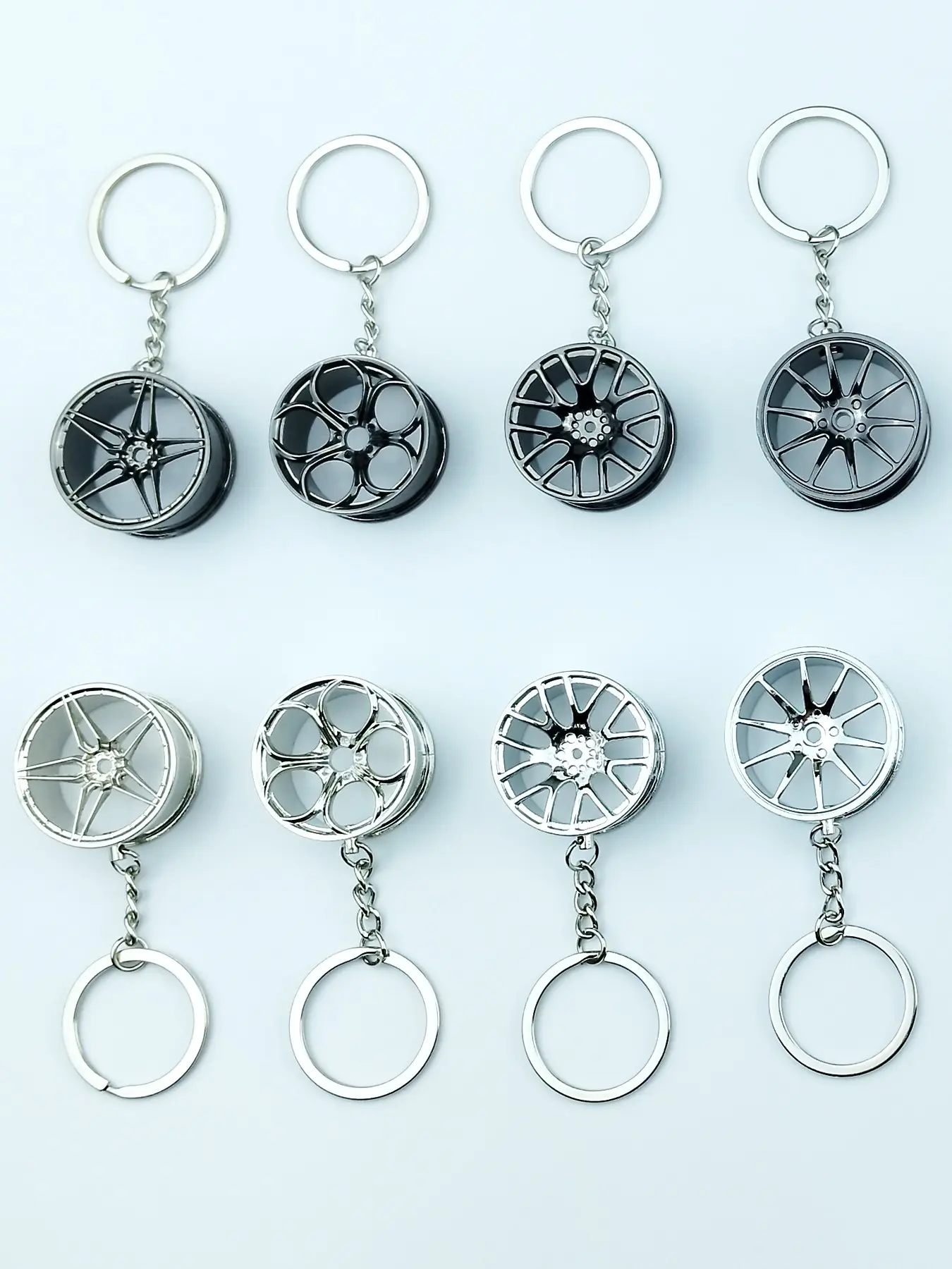 4pcs Creative Car Wheel HUB Keychain, Unique Car Modification Culture Keychain, Gift Keychain, Stylish and Functional Accessory