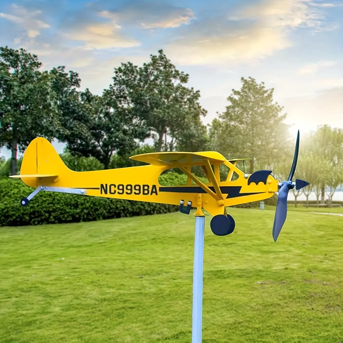 Handmade Metal Airplane Wind Vane, Outdoor Decor with 3D Propeller, Visual Interest, No Power Needed, Weather-Resistant Garden & Yard Gift, Ideal for Aviation Enthusiasts