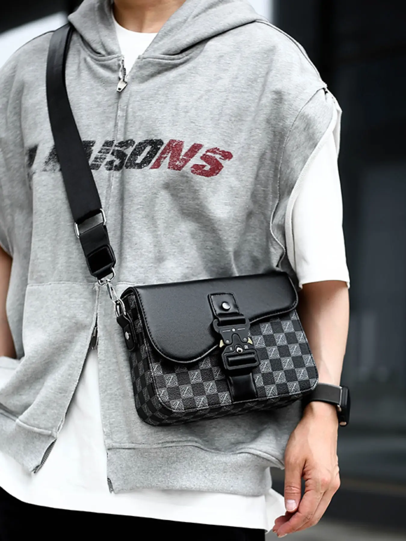 Men's Crossbody Bag, High-End New Saddle Bag, European and American Style, Fashion Commuter Phone Shoulder Bag, Trendy Men's Backpack, Stylish Crossbody Bags, Commuting Shoulder Bag