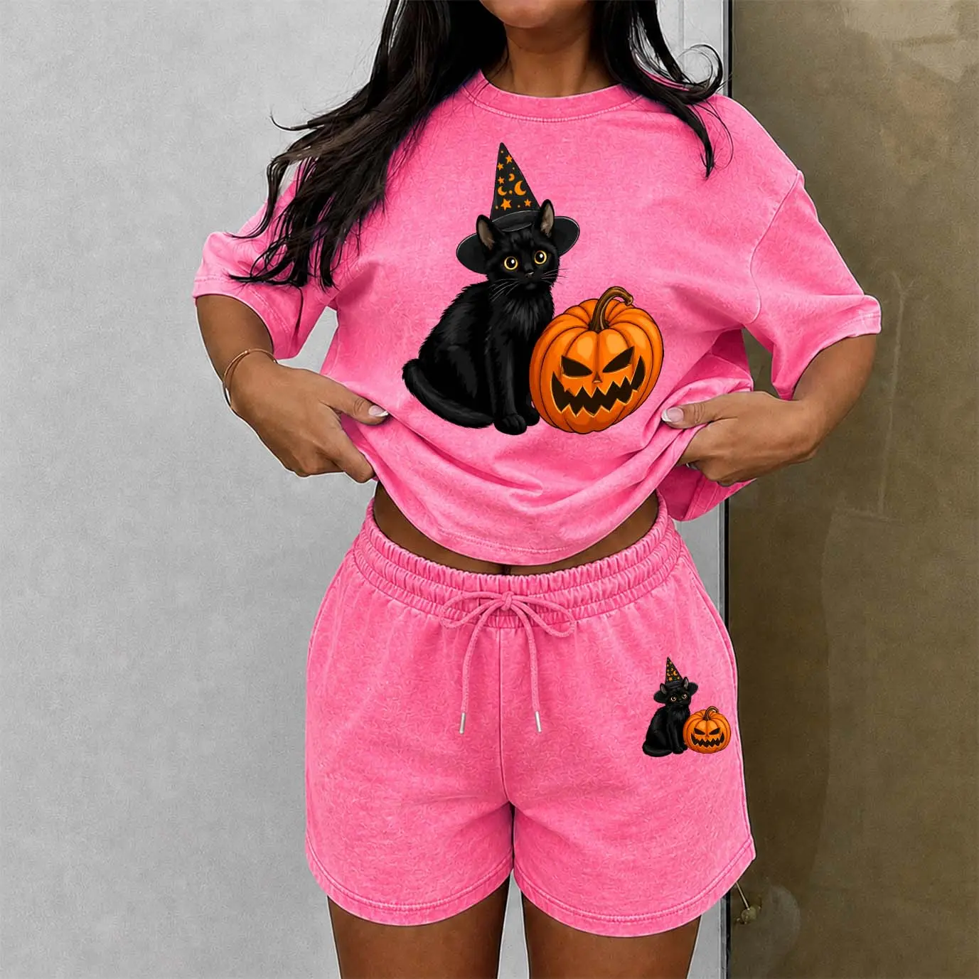 Women's Washed Cotton Shorts Two-Piece Set: A Uniquely Styled Halloween Ghost-Themed Party Outfit. Featuring "A Cute Black Cat And A Grinning Jack-O'-Lantern. Patterns, And Pumpkin Designs. Also Suitable As Casual Summer Loungewear.