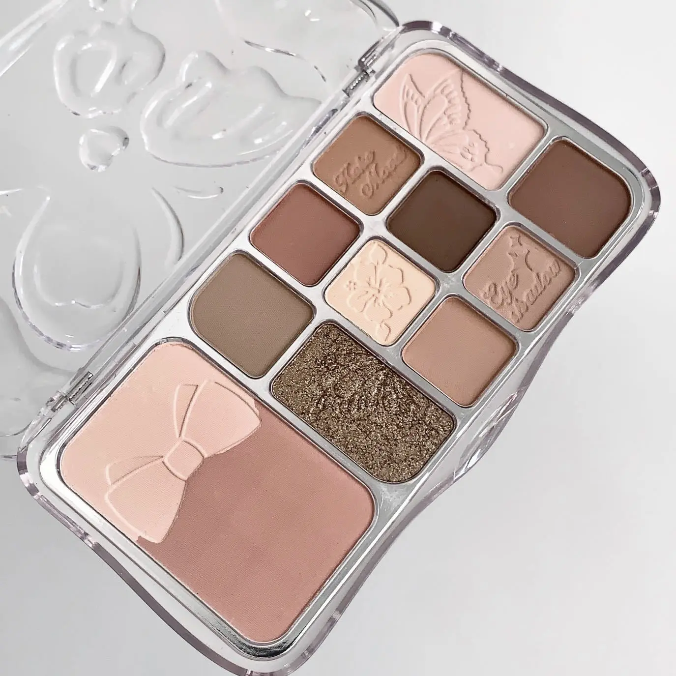 Muted vibe Keke mood butterfly eyeshadow palette of 12 soft shades. Blendable pigment to smooth eye puffiness, beginner-friendly for quick gentle office eye makeup every day.