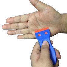 4 Pcs Plastic Razor Blade Scraper and 100 Pcs Blades, Remove Label Decal Tool， Forwithout Scratches Plastic Razor Blade Scraper, Adhesive Remover for Stickers, Gaskets and Paints on Window Car Glass