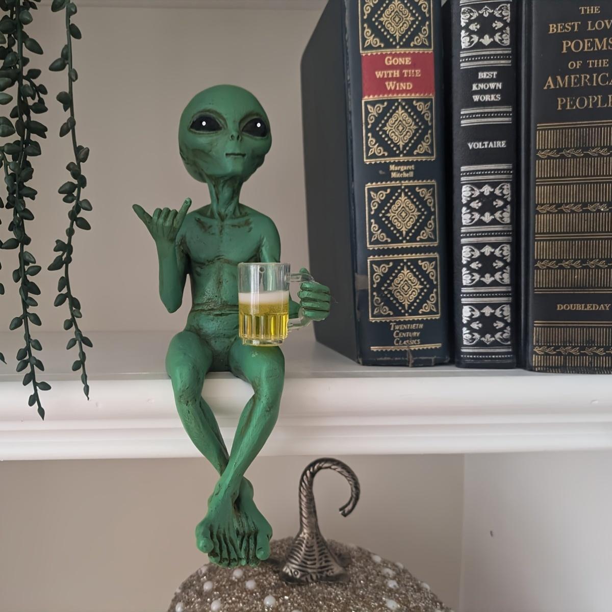 Alien Design Beer Drinking Statue, 1 Box Fun & Humorous Outer Space Decor, Alien Figurine with Beer Mug, Ideal Gift for Sci-Fi Fans, Ornaments, Decoration, Shelf #GLOBAL PICKS