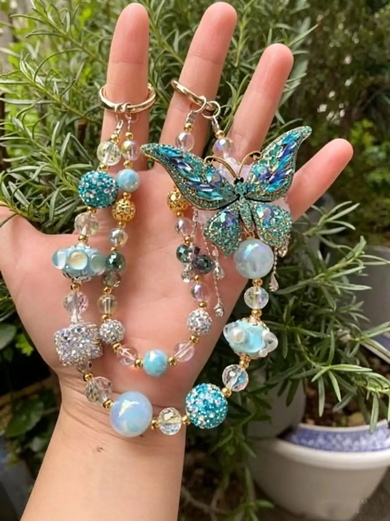 New acrylic keychain for rich women, butterfly phone chain, handmade beaded bag pendant, fashionable light luxury box with chain, popular bag chain, custom gift option