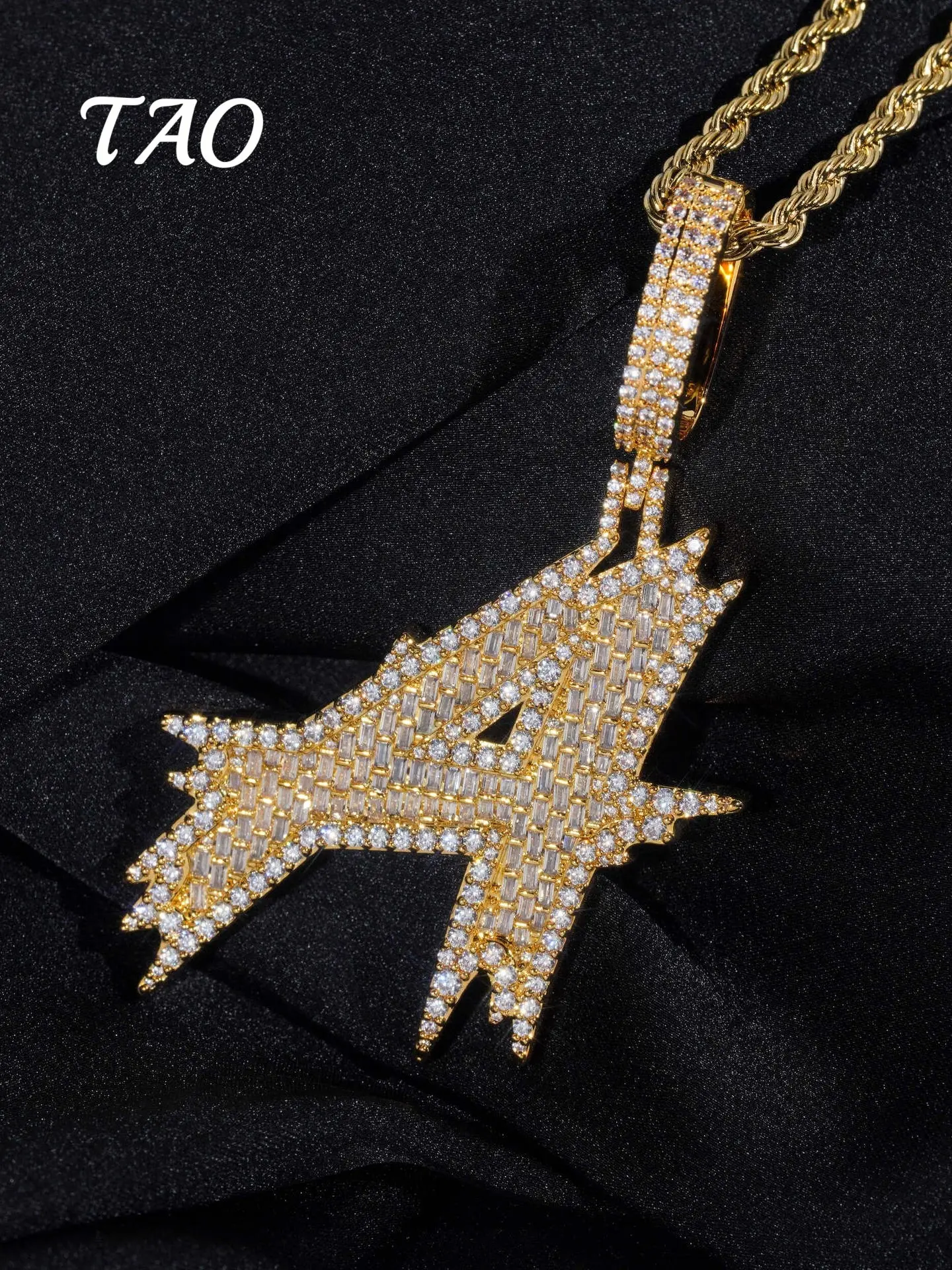 TAO-1Pc Luxury Icy‑Spike A‑Z Letter Pendant, Copper Inlaid 5A‑Grade Zircon, With 24‑Inch Rope Chain, Alphabet Letter Necklace, Hip‑Hop Style, Unisex, Couple Jewelry, Fashion Versatile