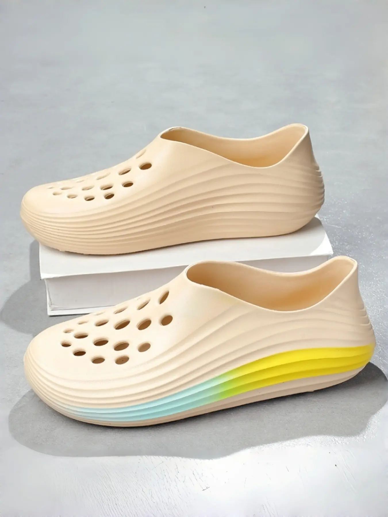 3-Color Men's Sizes 39-46 Men's Clogs Suitable for Daily Home&Leisure Outings - Comfortable UpperWear-Resistant Outsole, Non-Slip and Wear-ResistantBreathable Holes Footwear