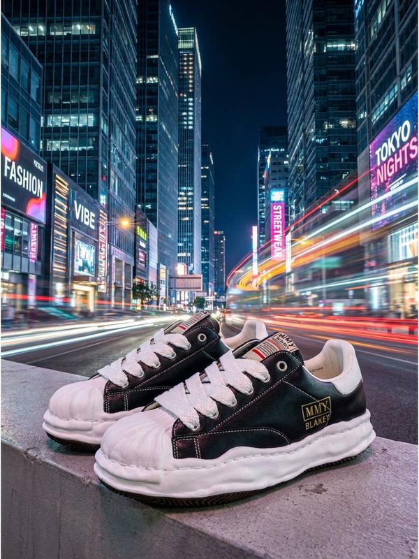 Urban Night Scene Sports Shoes, Neon Streetwear Essential, Lightweight Design, Daily Wear Must-Have, Fyp Trendy Sneakers, City Exploration Series Exclusive