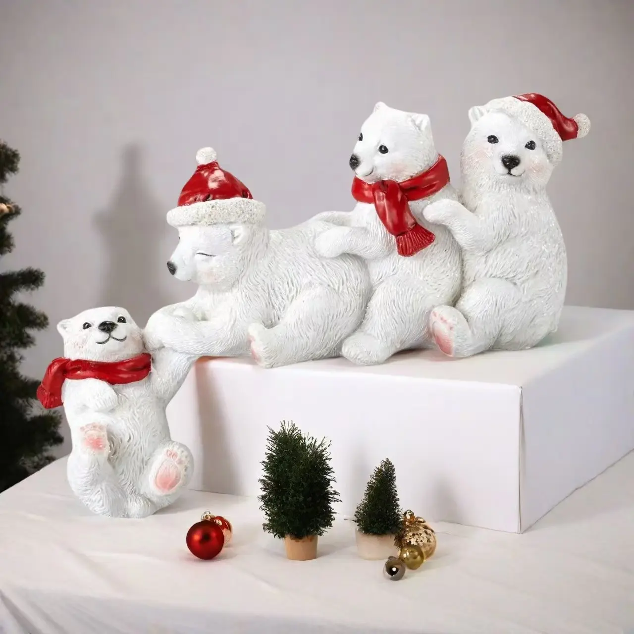 Christmas Polar Bear Resin Ornament, Santa Hat Bear Desk Decor, Winter Holiday Craft, Living Room Window Display, Creative Festival Sculpture