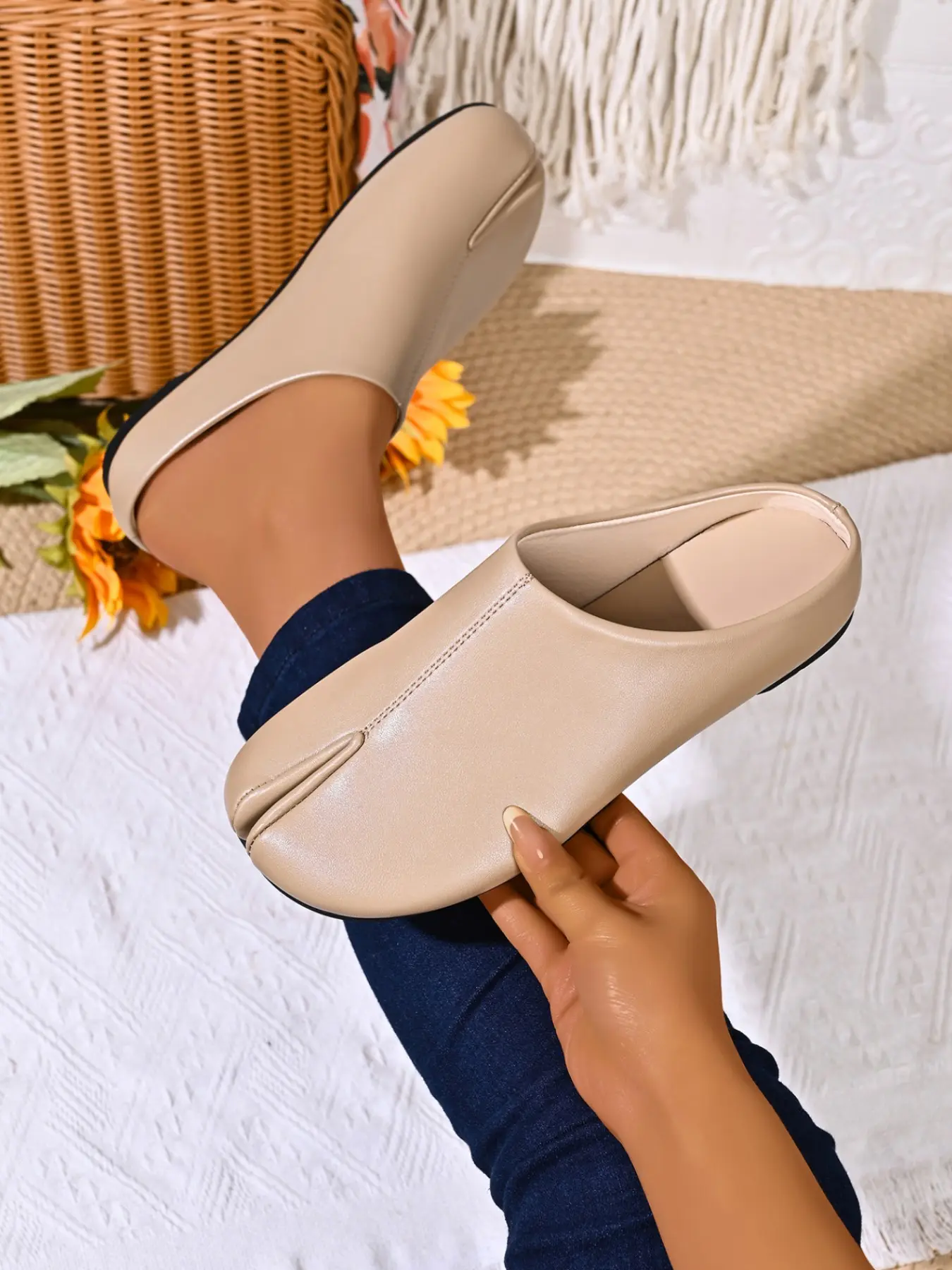 Women's Large Size Split Toe Pig Foot Half Slip-On Casual Mules, Soft PU Leather, Anti-Slip Rubber Sole, Casual All-Season Footwear