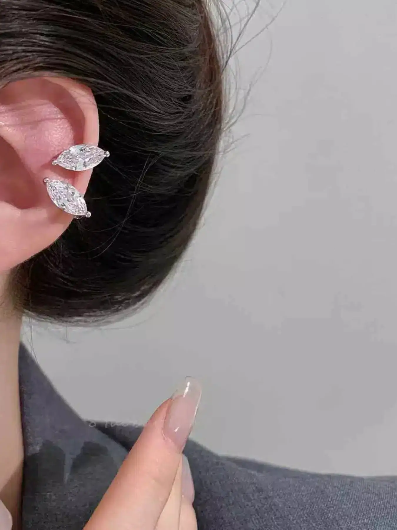 1 Pair Silver Tone Faux Diamond Ear Cuffs Non Pierced Earrings, Elegant Fairy Core Clip On Earrings, Dual Chic & Graceful Style Jewelry for Office Commute, Party & Daily Gathering