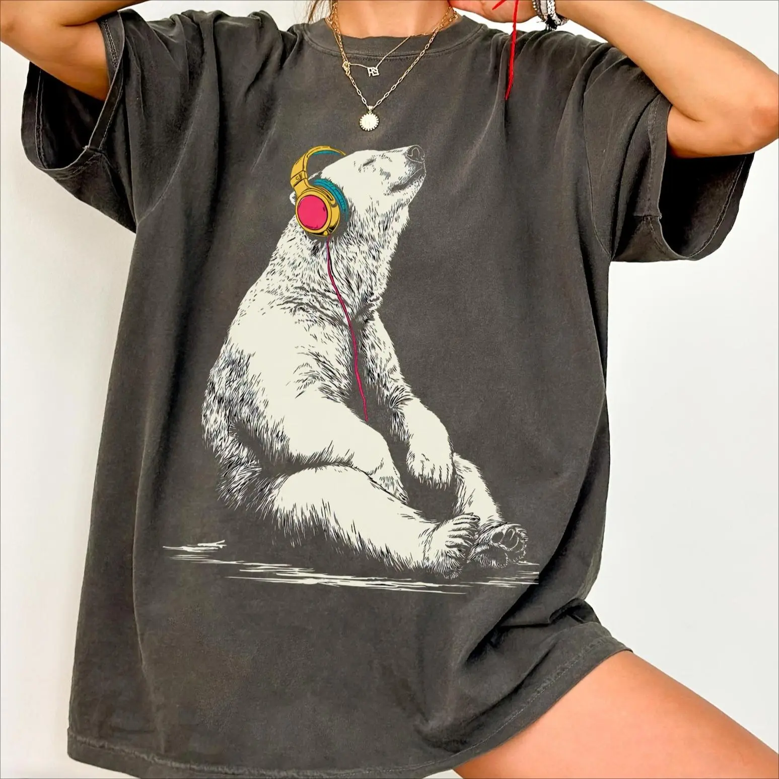 Women's Casual Preppy T-Shirt with Polar Bear and Headphones Print - Music Lover Gift, Funny Animal Design Top, Tops, Streetwear, Casual Chic, Short Sleeves, Basic, Cartoon, Cute, Elegant, Japanese