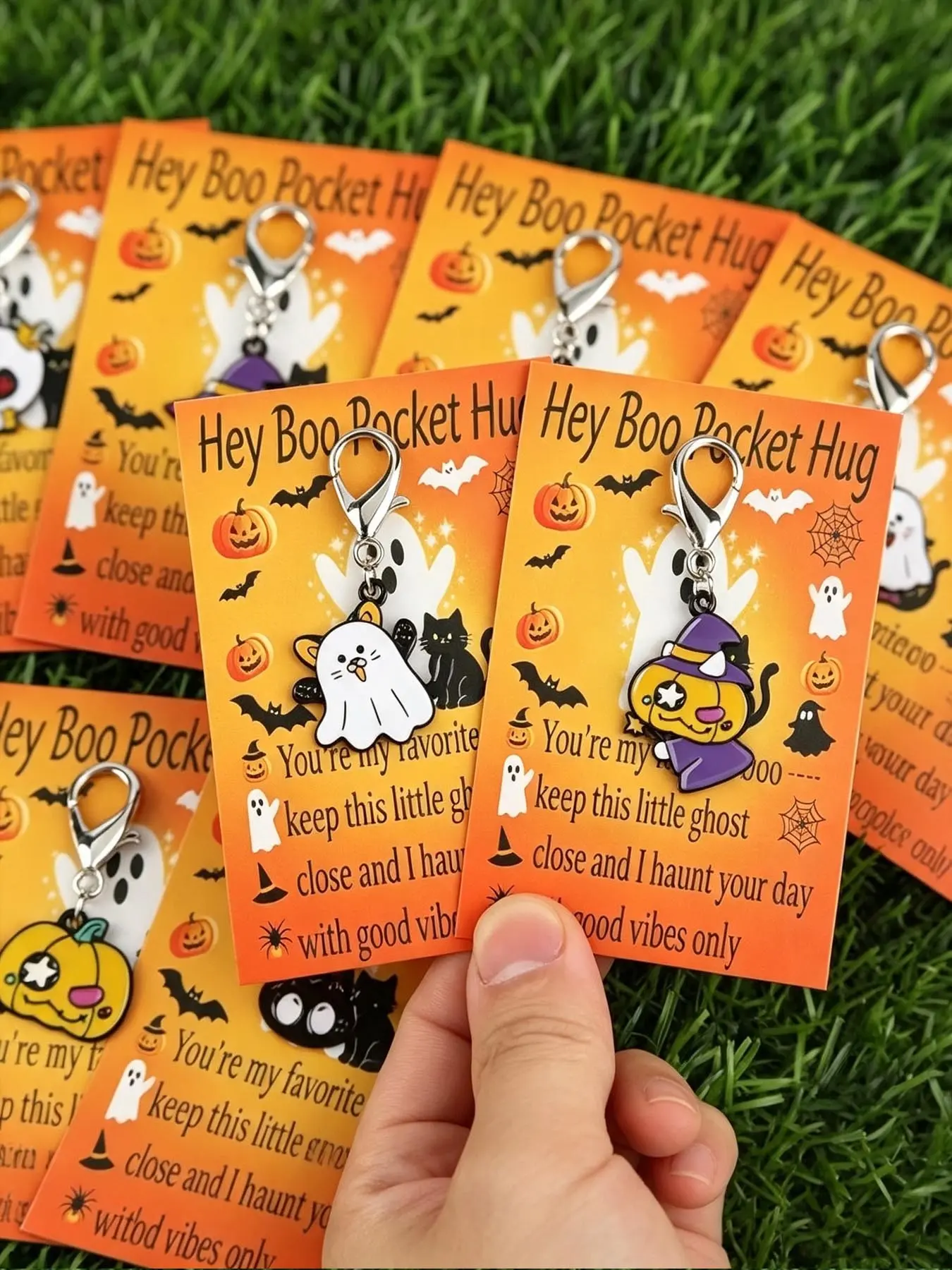 10pcs Cute Dark Halloween Pocket Hug Keychains, Warm Orange Bat Pumpkin Black Cat Spiderweb Holiday Text Cardstock, Skull Witch Pumpkin Bat Black Cat Bag Charm Decorations, Trick-or-Treat Positive Energy Pocket Comfort Tokens